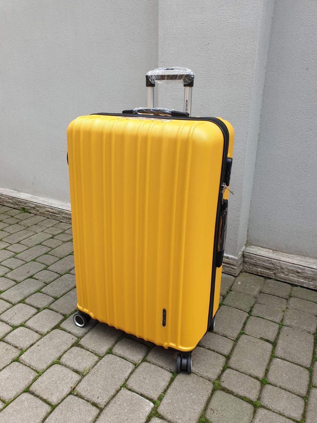 

Чемодан AIRTEX WORDLINE 623 M средний желтый