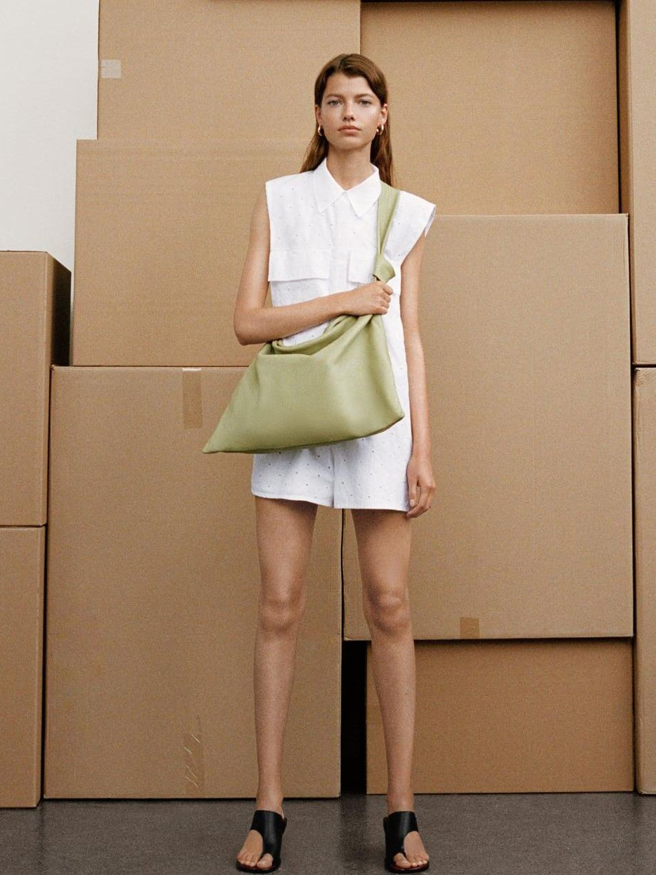 

Платье Zara 0881/301/250-ACTS XS Белое