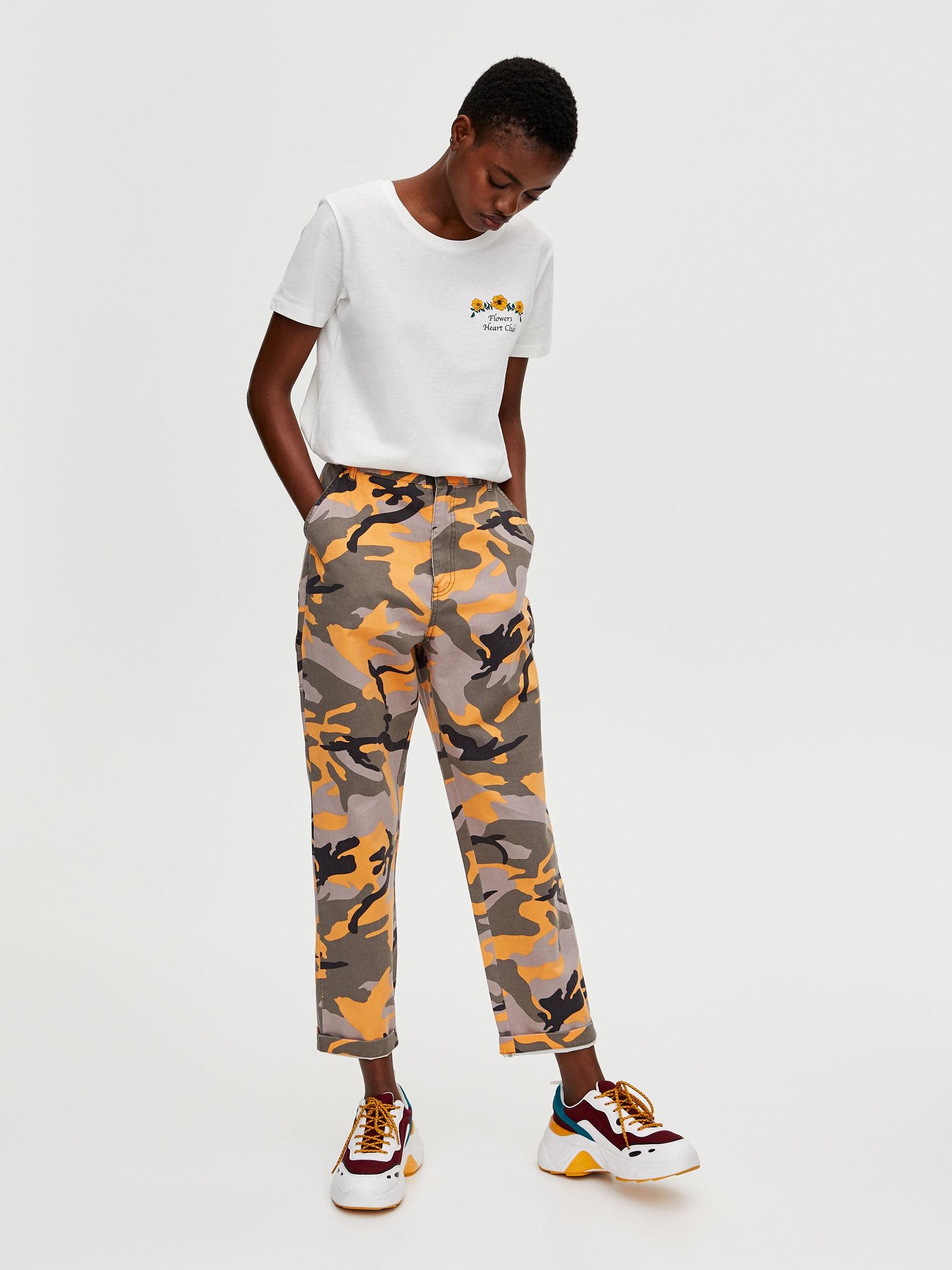 

Футболка Pull & Bear 9241/394/712-ABBU M Молочная