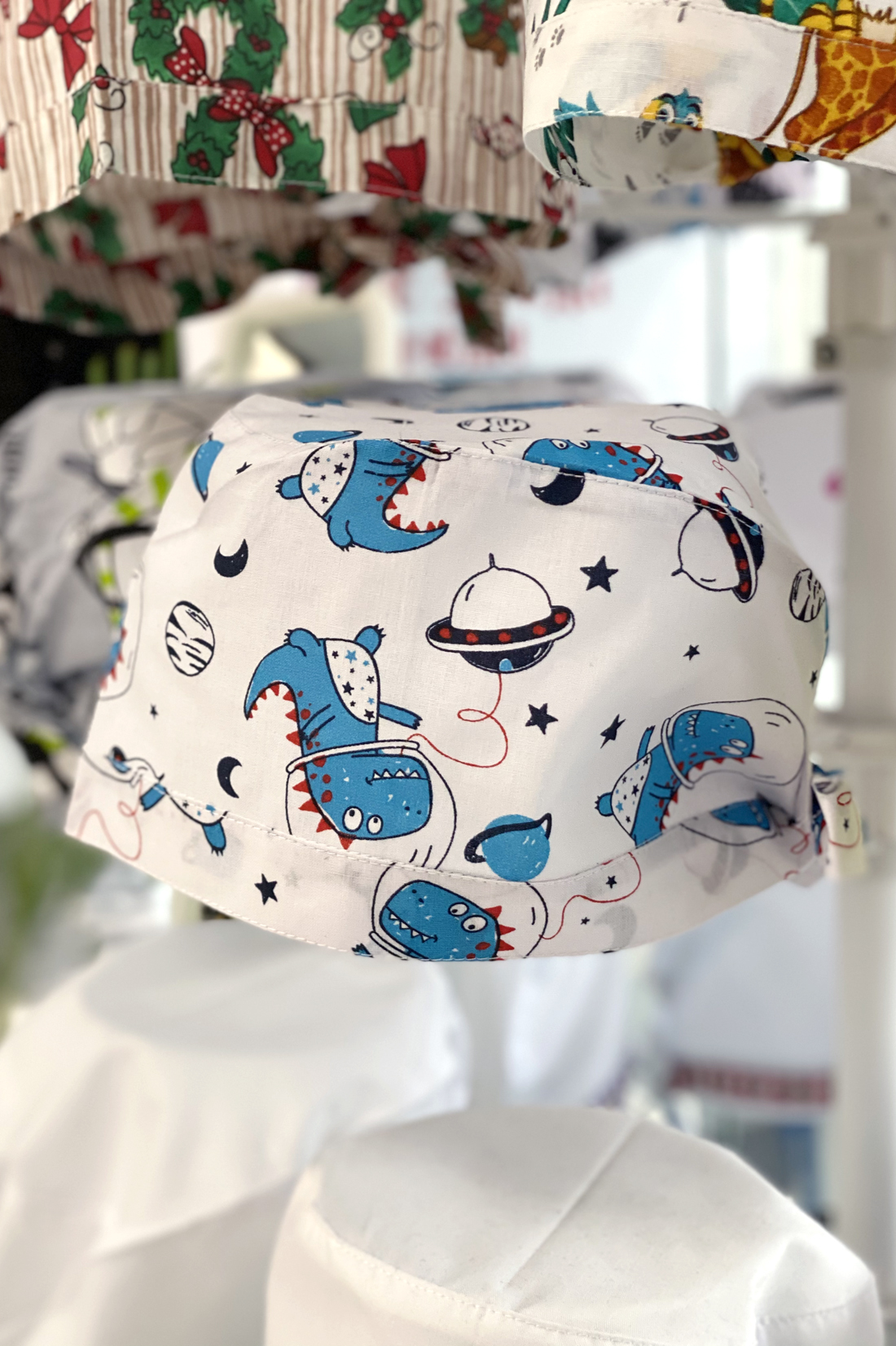 

Медицинская шапочка "Cosmic Dino" Модный доктор Универсальный