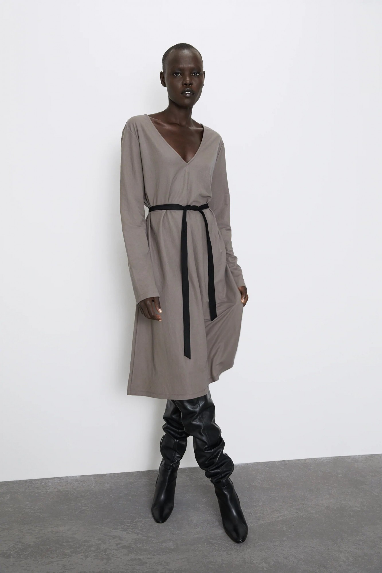 

Платье Zara с поясом  серое, Платье Zara с поясом L серое