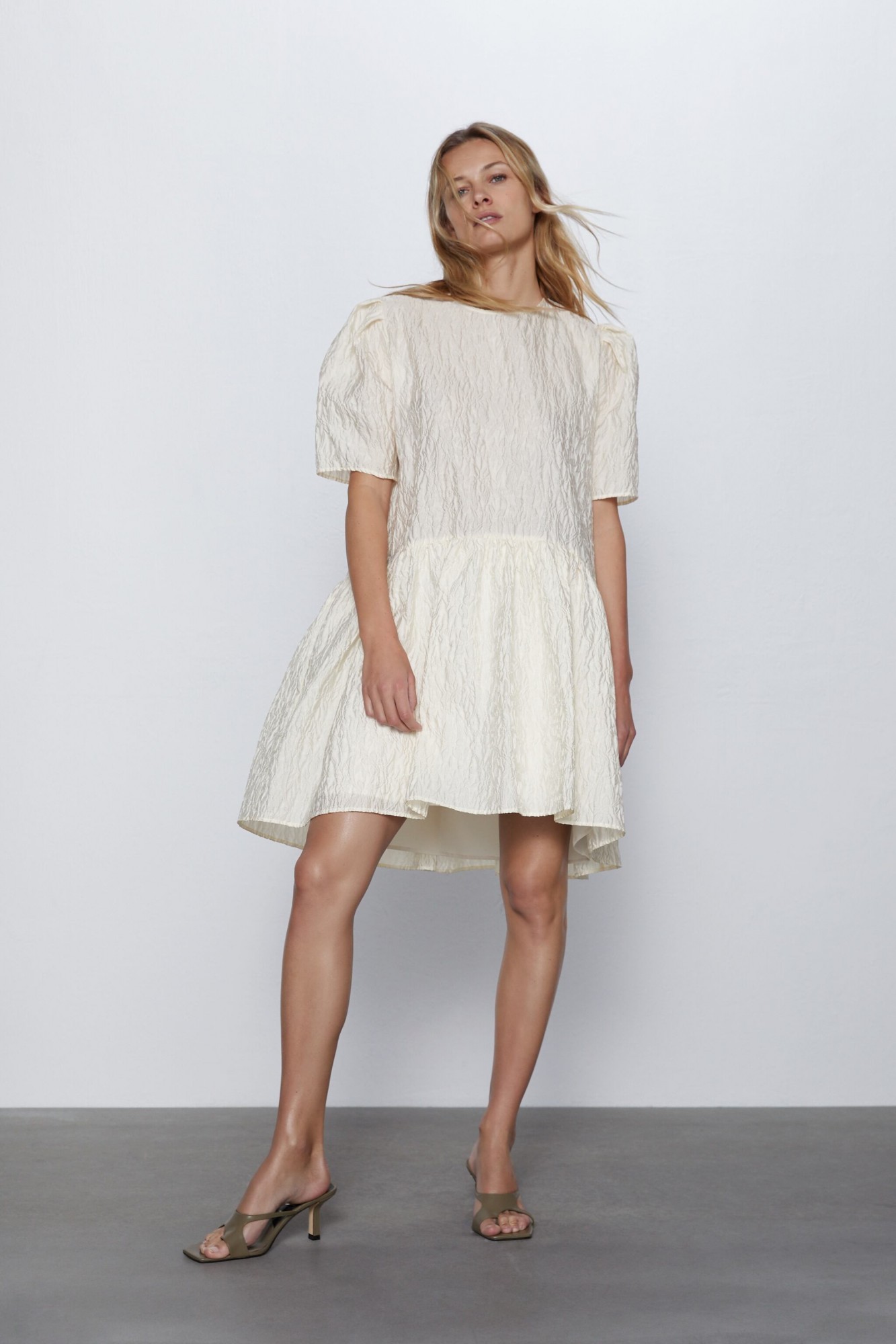 

Платье Zara оверсайз - экрю 18-0103, Платье Zara оверсайз M-L экрю 18-0103