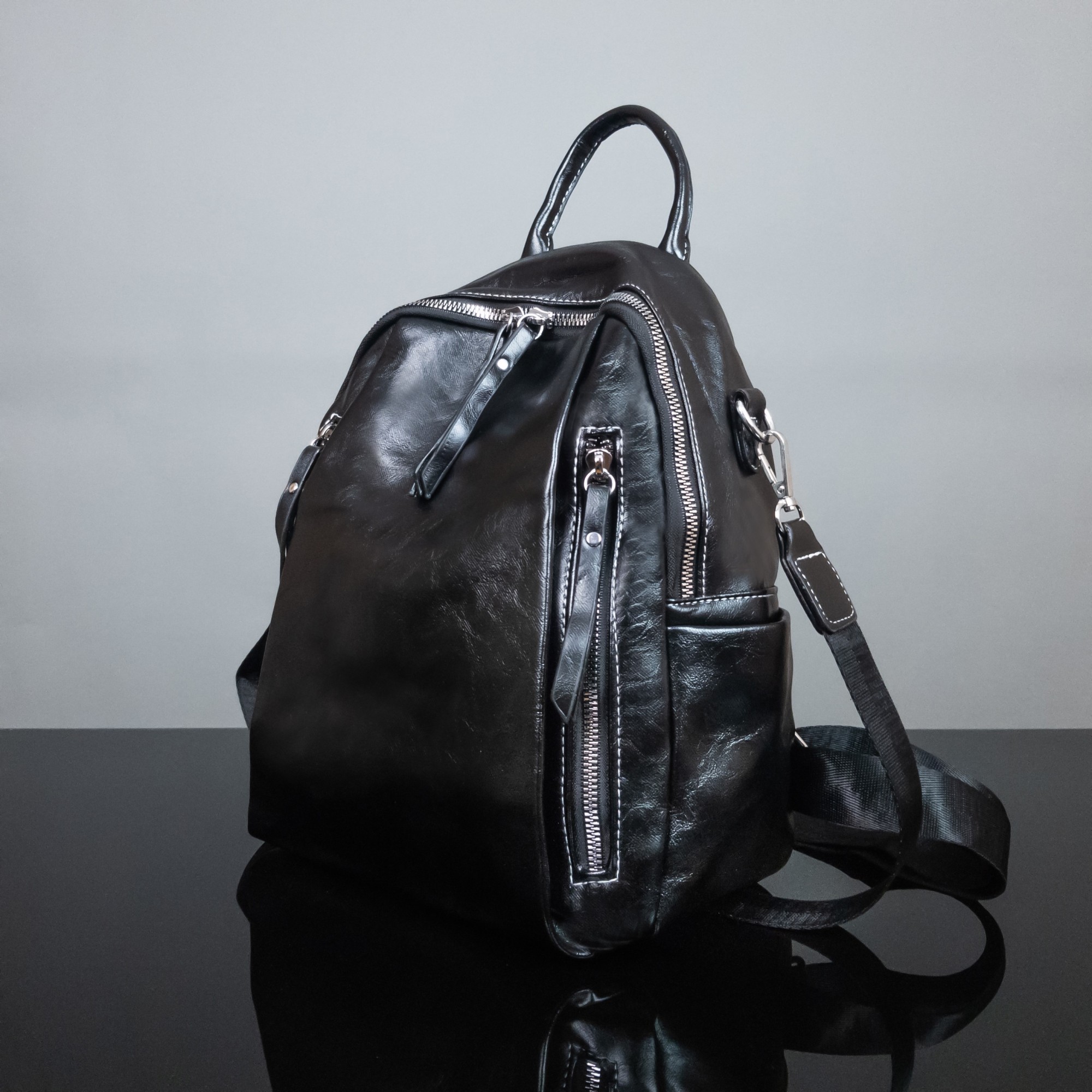 

Женский рюкзак Artmomo I1027 черный