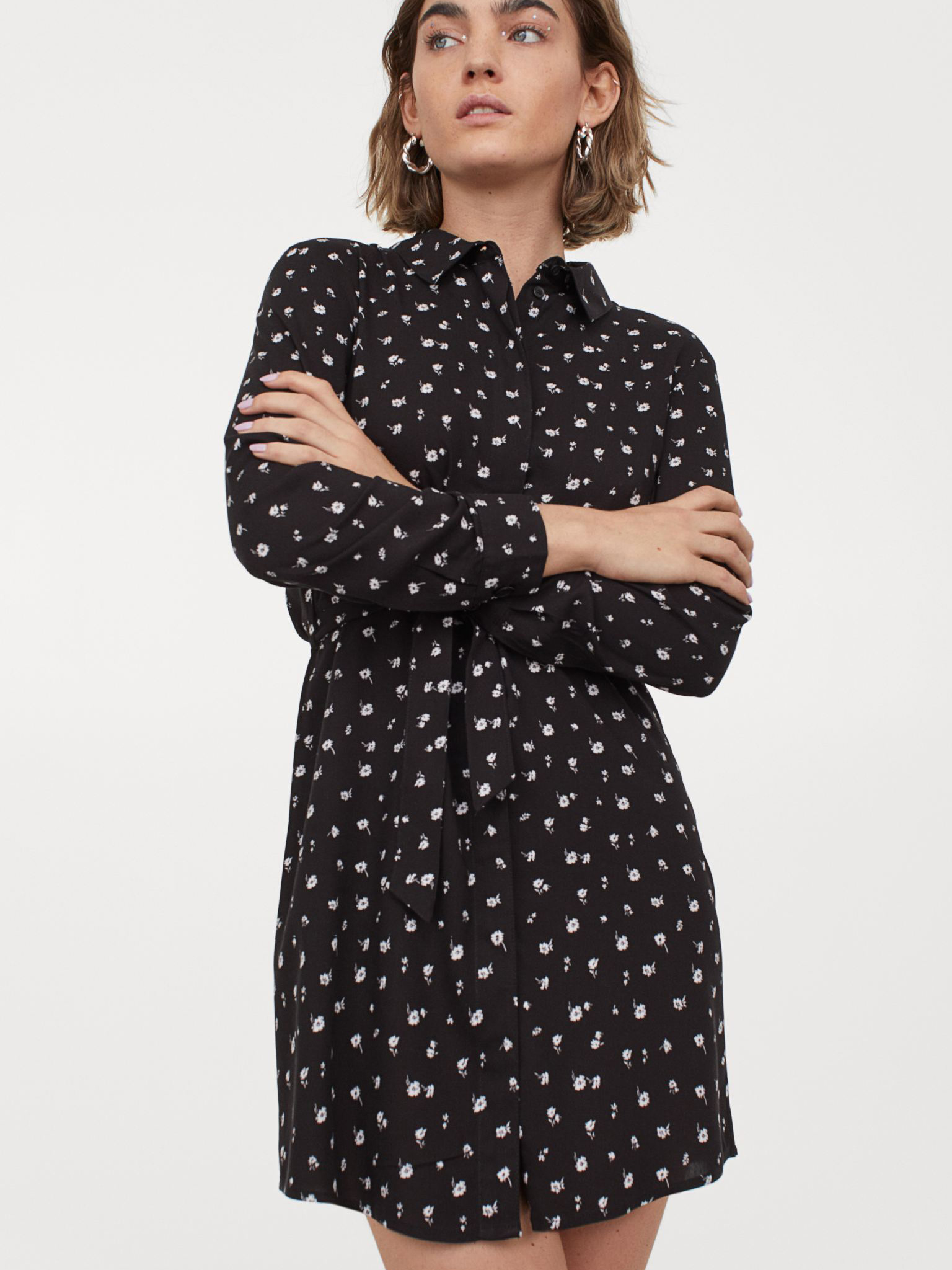 Акція на Сукня-сорочка міні осіння жіноча H&M 8579242dm 36 Чорна з білим від Rozetka