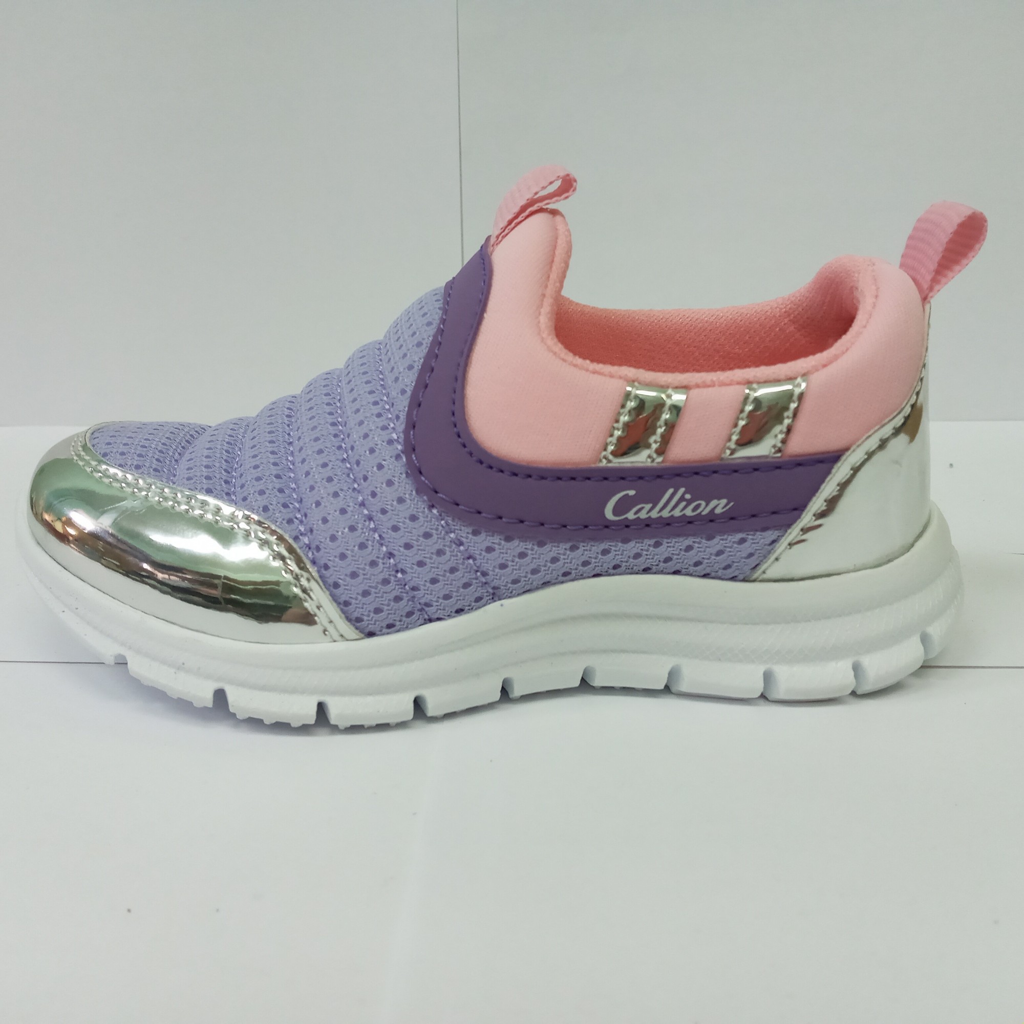 

Кроссовки для девочки CALLION 28 (17 см) фиолетовые с розовым 2175