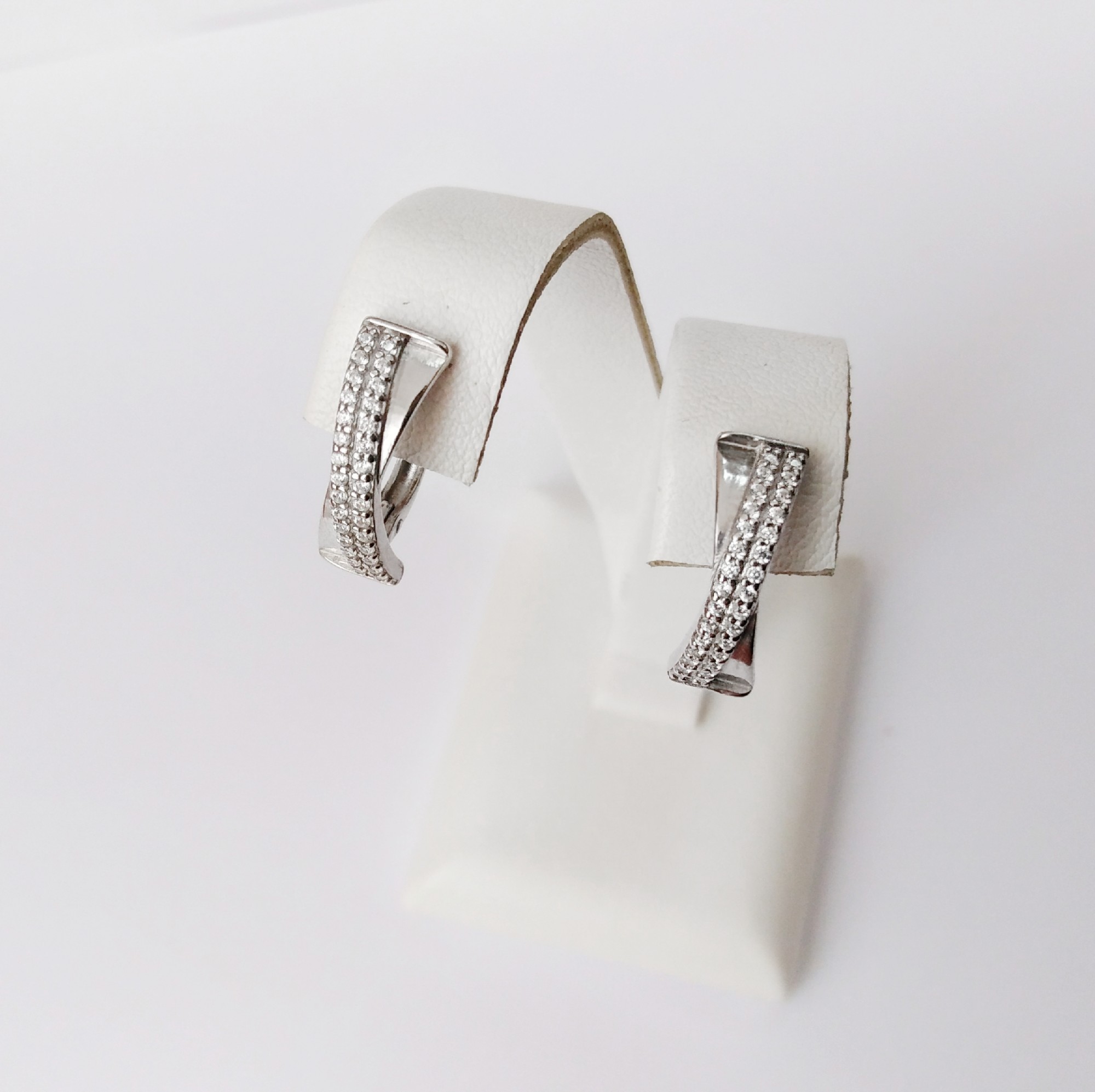 

Серебряные серьги Meridian с белым цирконом (223р)