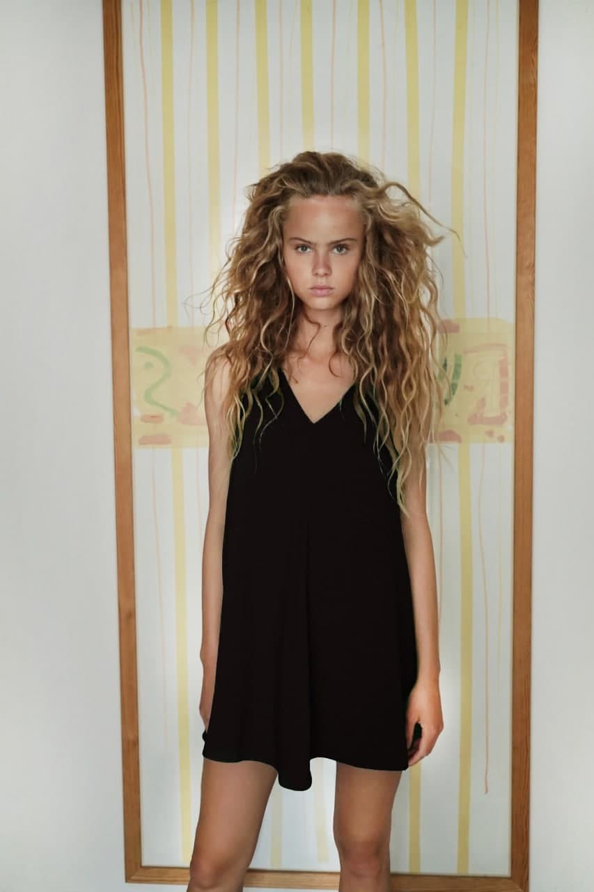 

Платье ZARA М черный 8032845341324