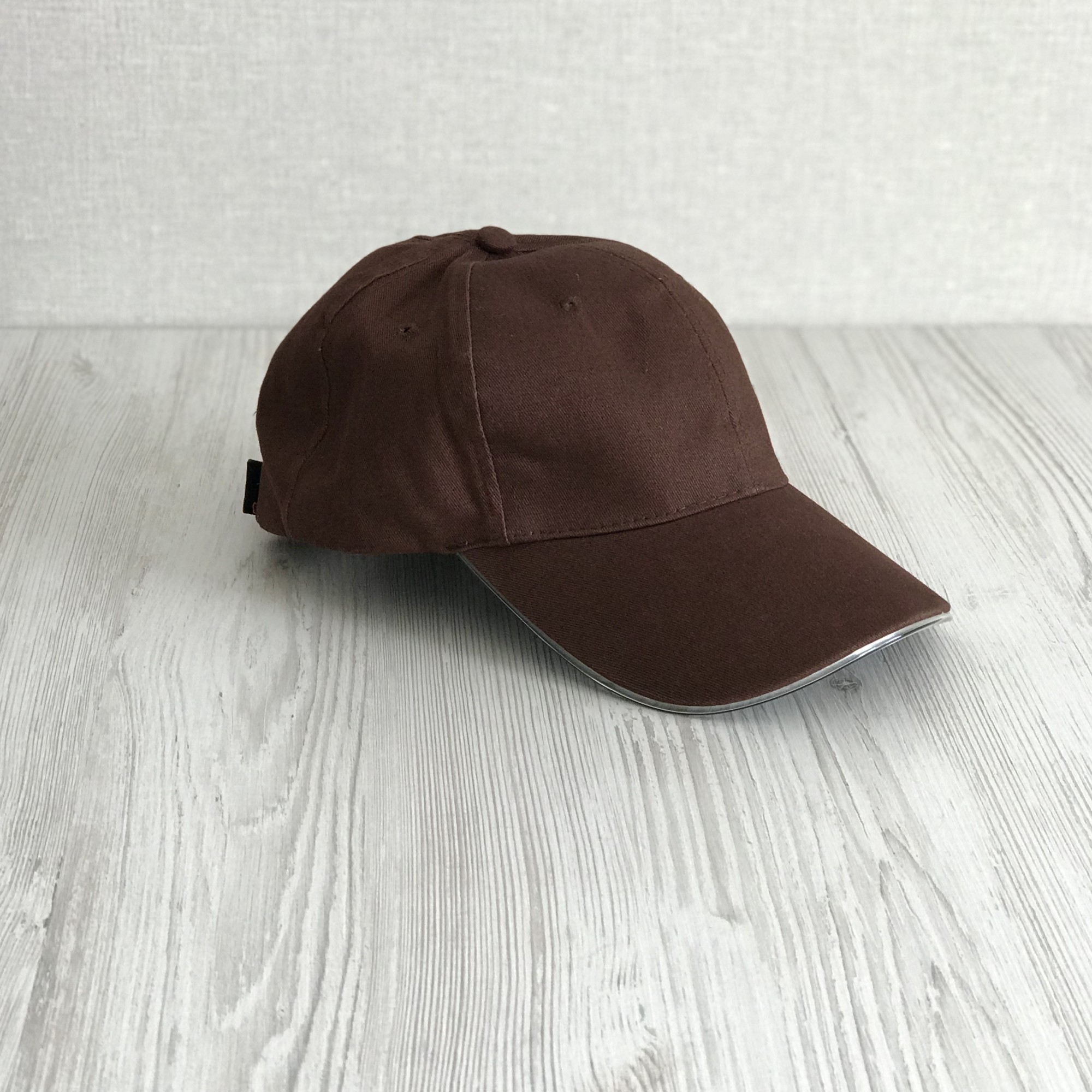 

Кепка детская с LED подсветкой коричневая 003