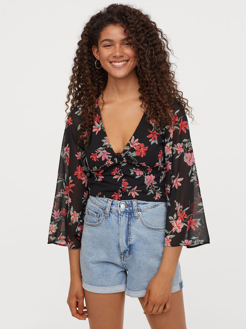 

Блузка H&M Divided 060790034  Черная с красным, Блузка H&M Divided 060790034 38 Черная с красным