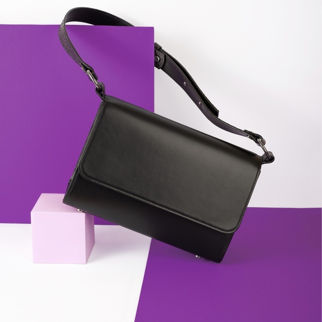 

Женская сумка Bernard bags с регулируемой ручкой из питона черная