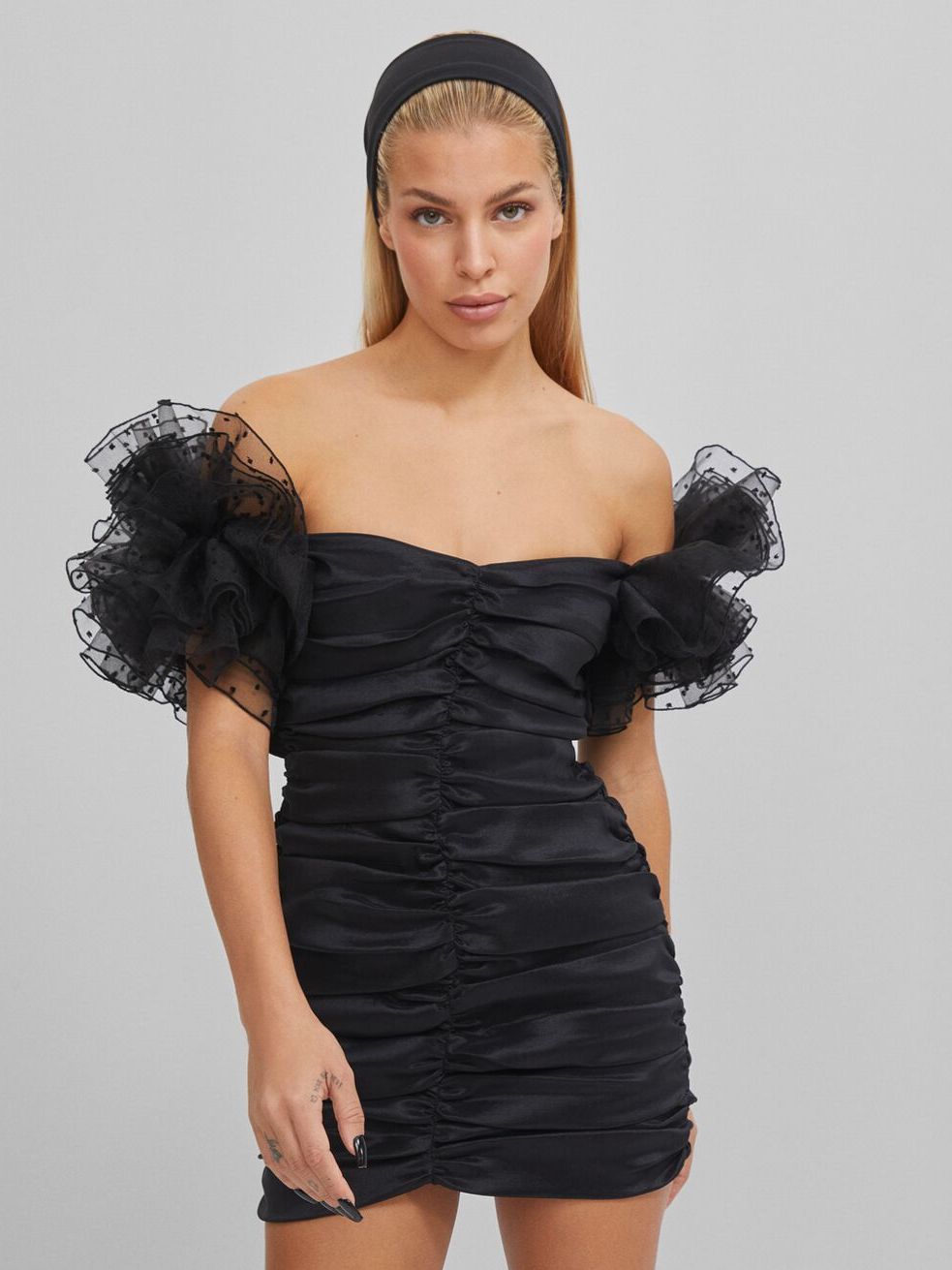 

Платье Bershka 5552/405/800 M Черное