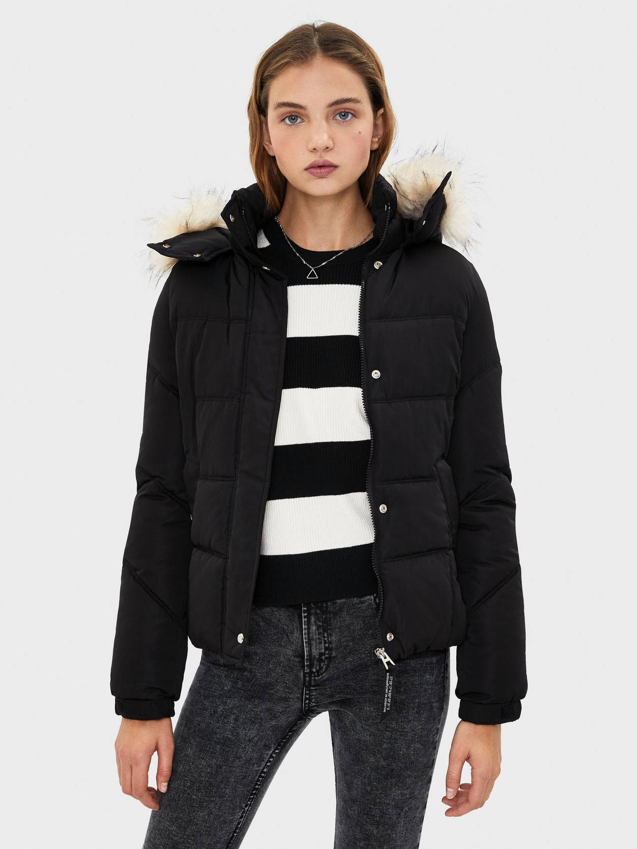 

Куртка Bershka 1345/551/800 M Черная
