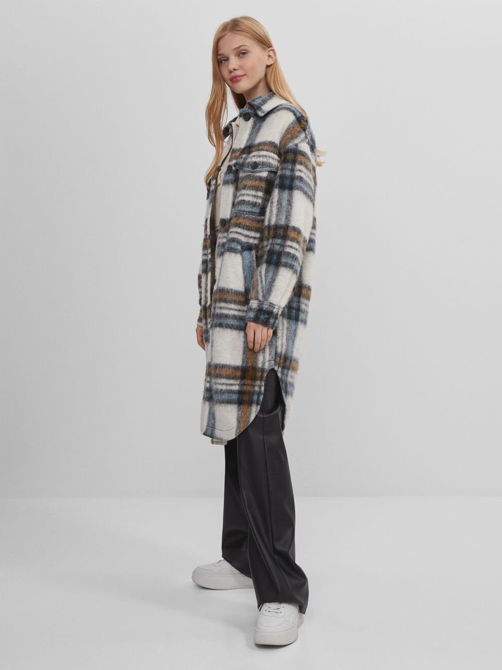 

Пальто Bershka 6441/692/712 M/L Белое
