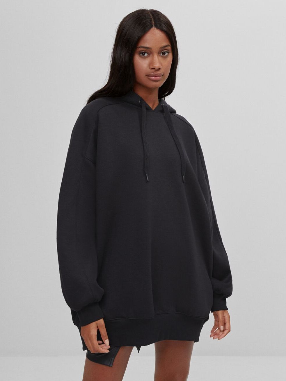 

Худи Bershka 6846/372/800 L Черное