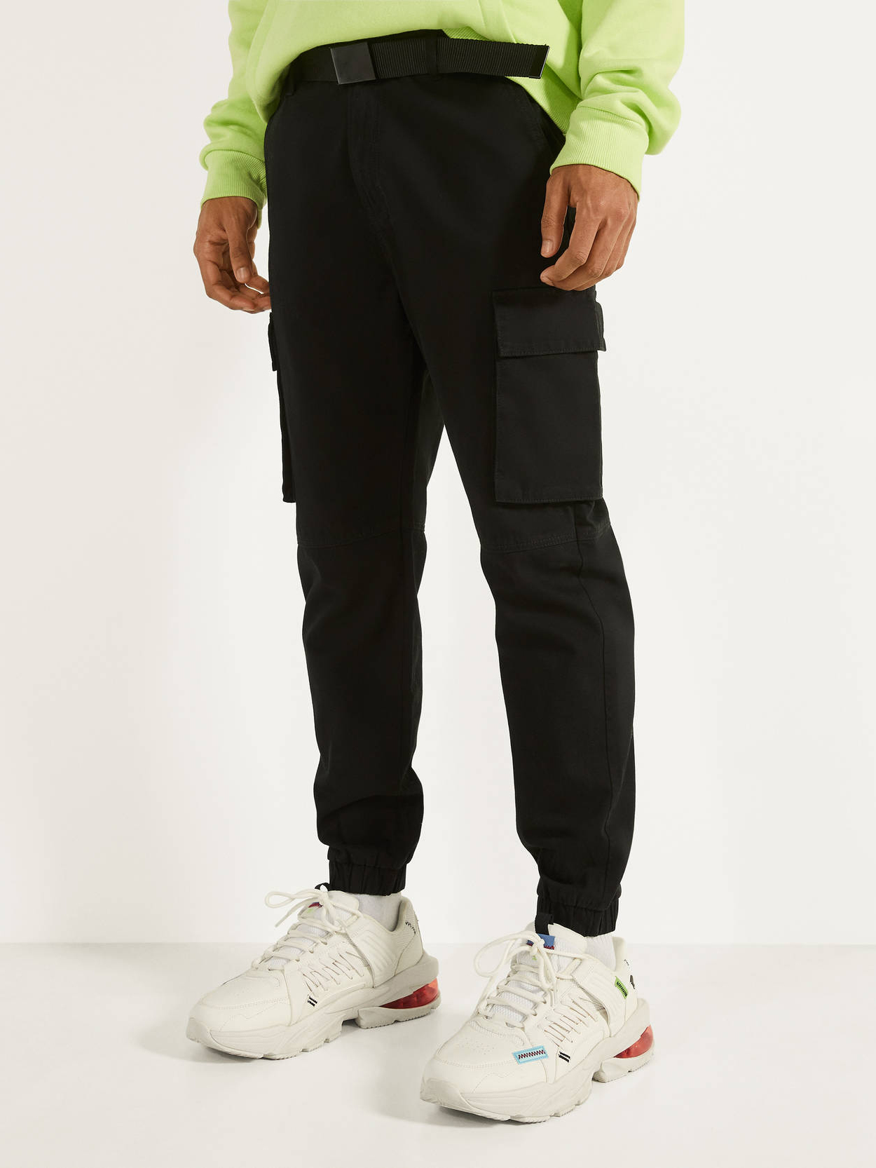

Брюки Bershka 0289/019/800 L Черные