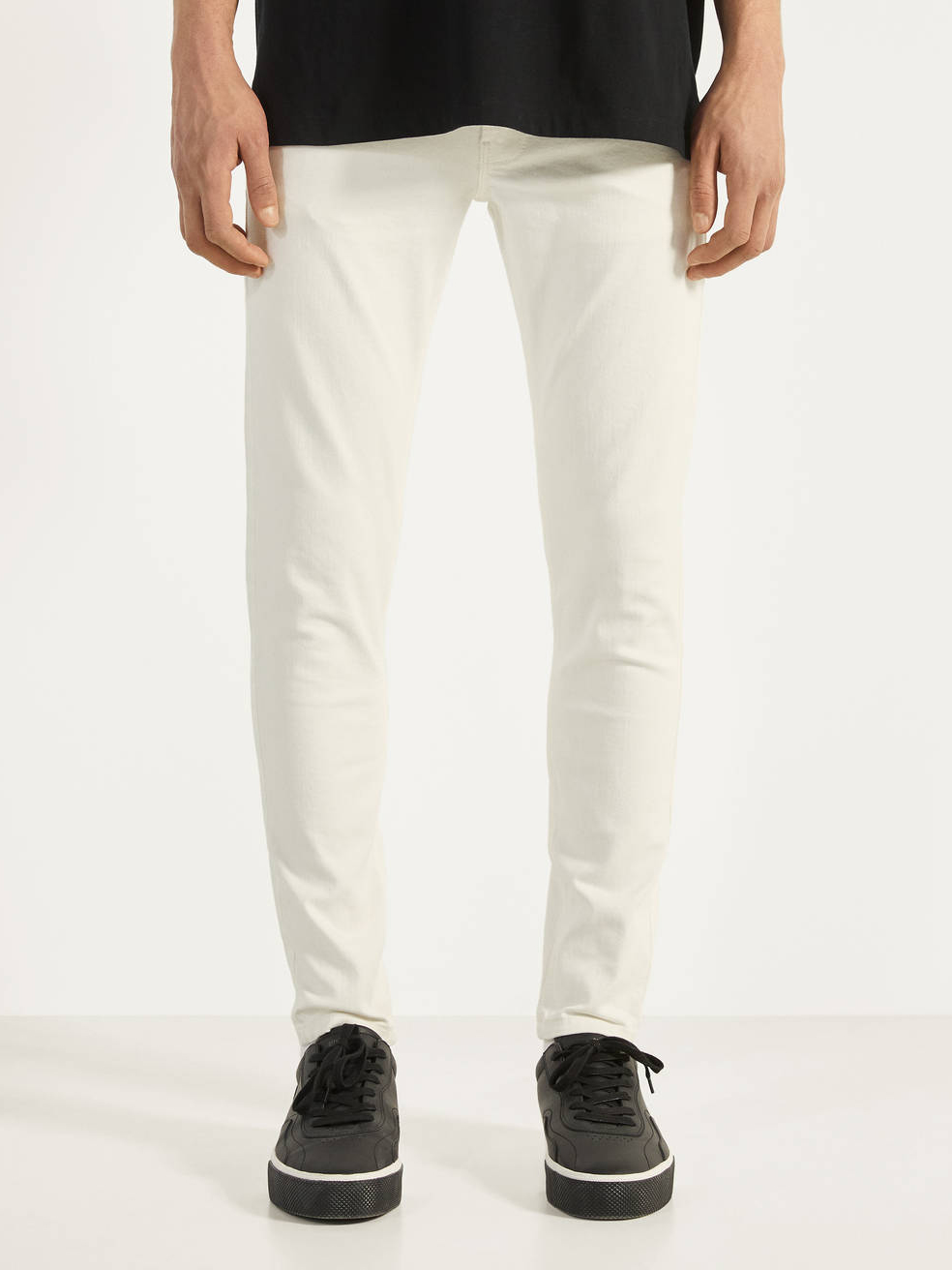 

Джинсы Bershka 0293/389/250 44 Белые