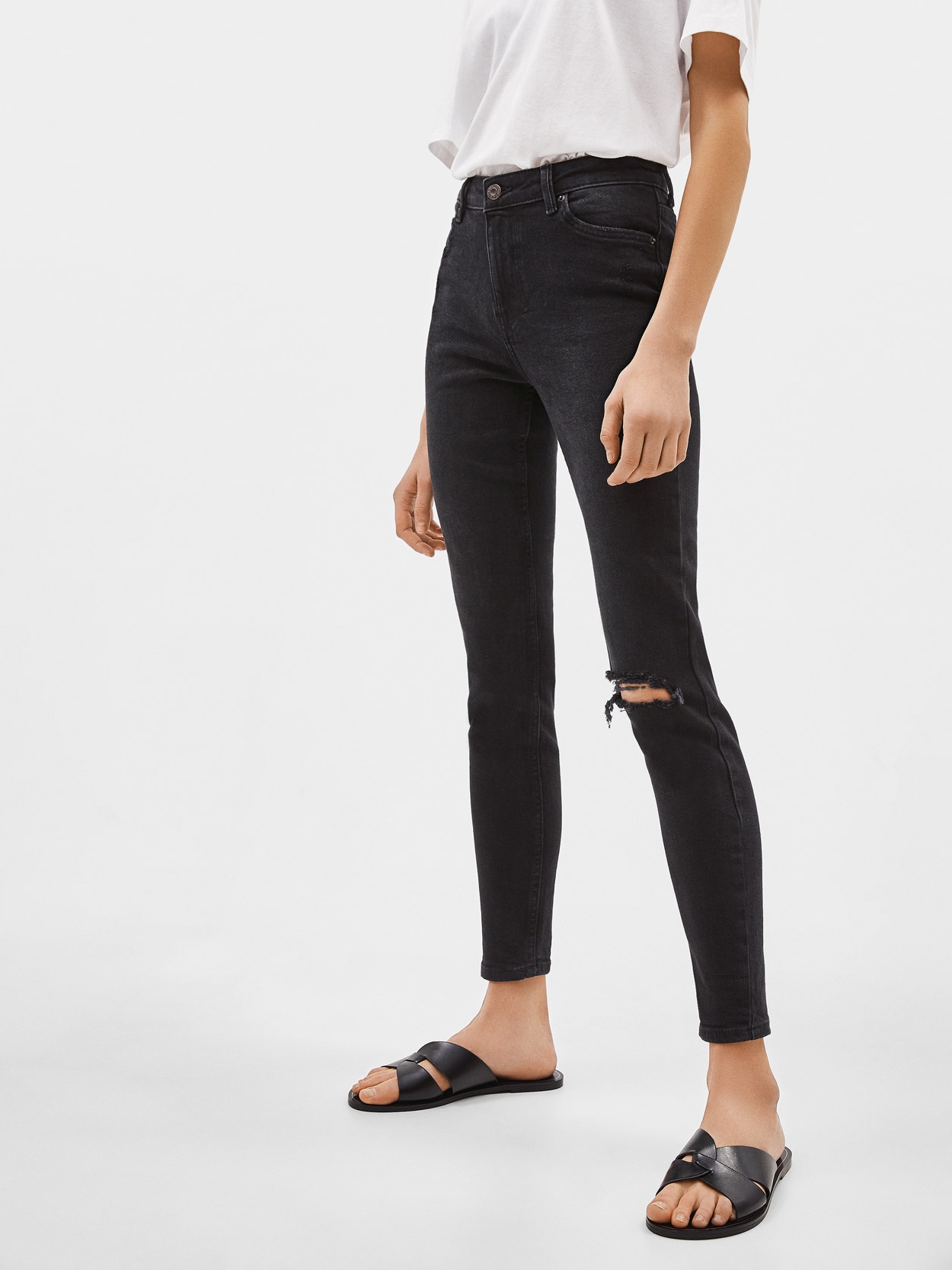 

Джинсы Bershka 0026/211/800 32 Черный джинс