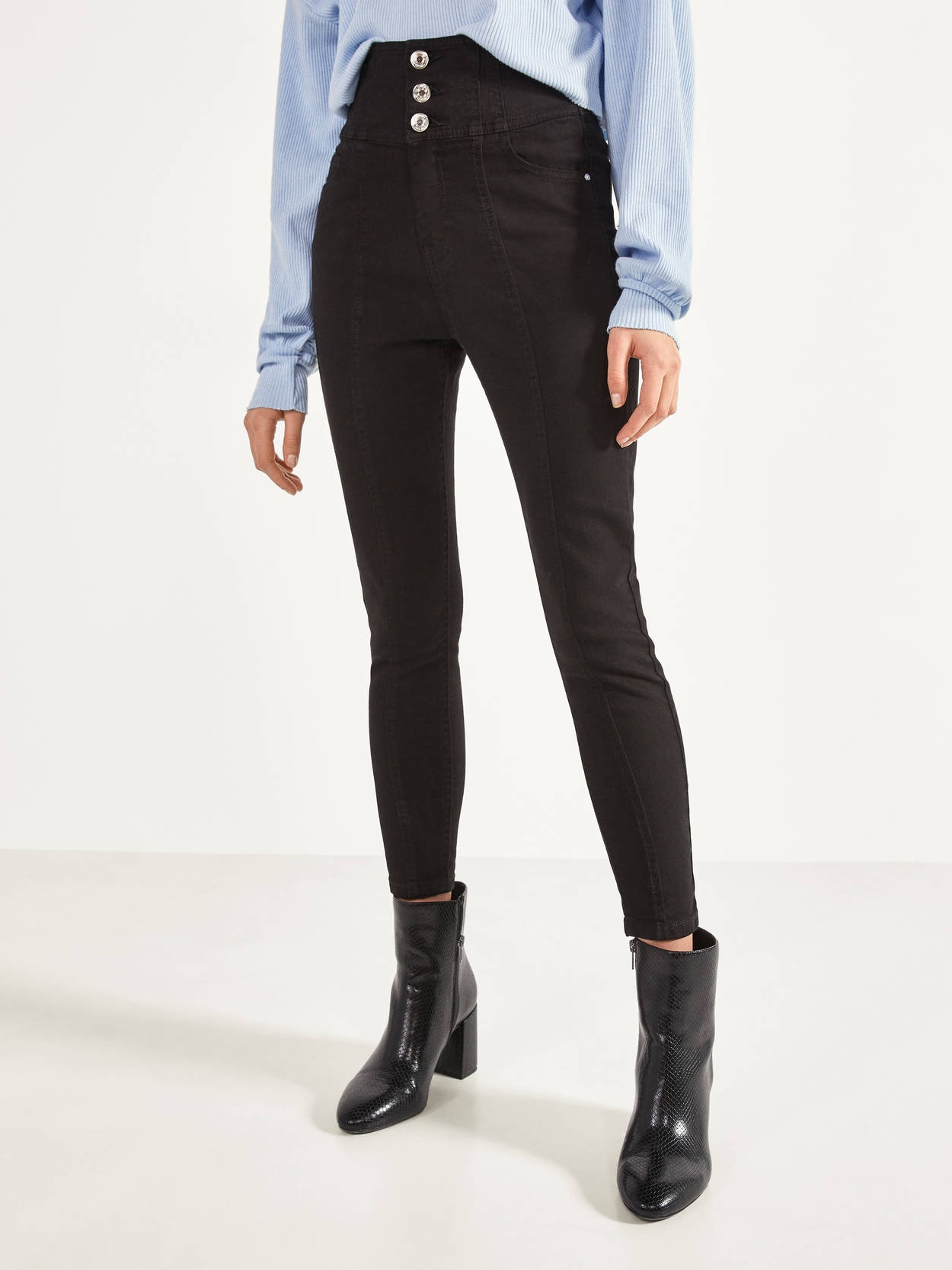

Джинсы Bershka 0049/665/800 32 Черный джинс