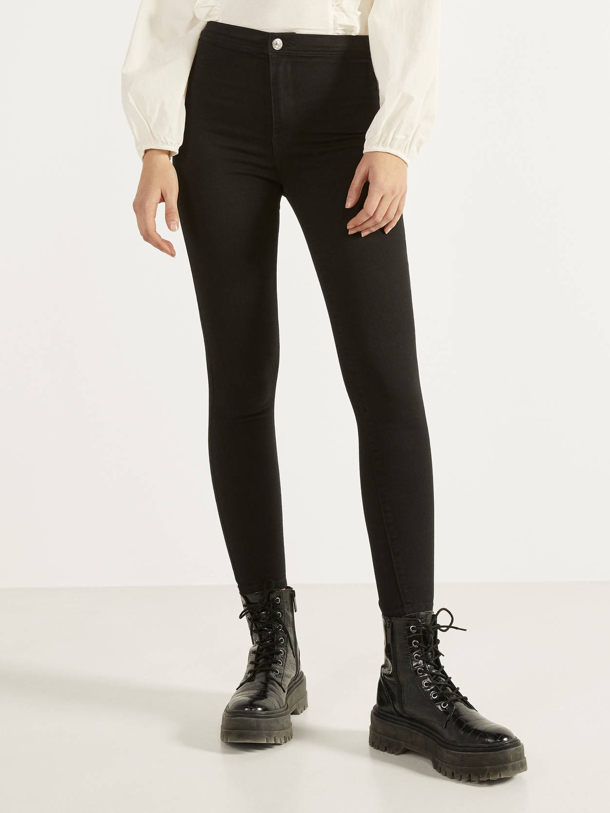 

Джеггинсы Bershka 0050/019/800 32 Черный джинс