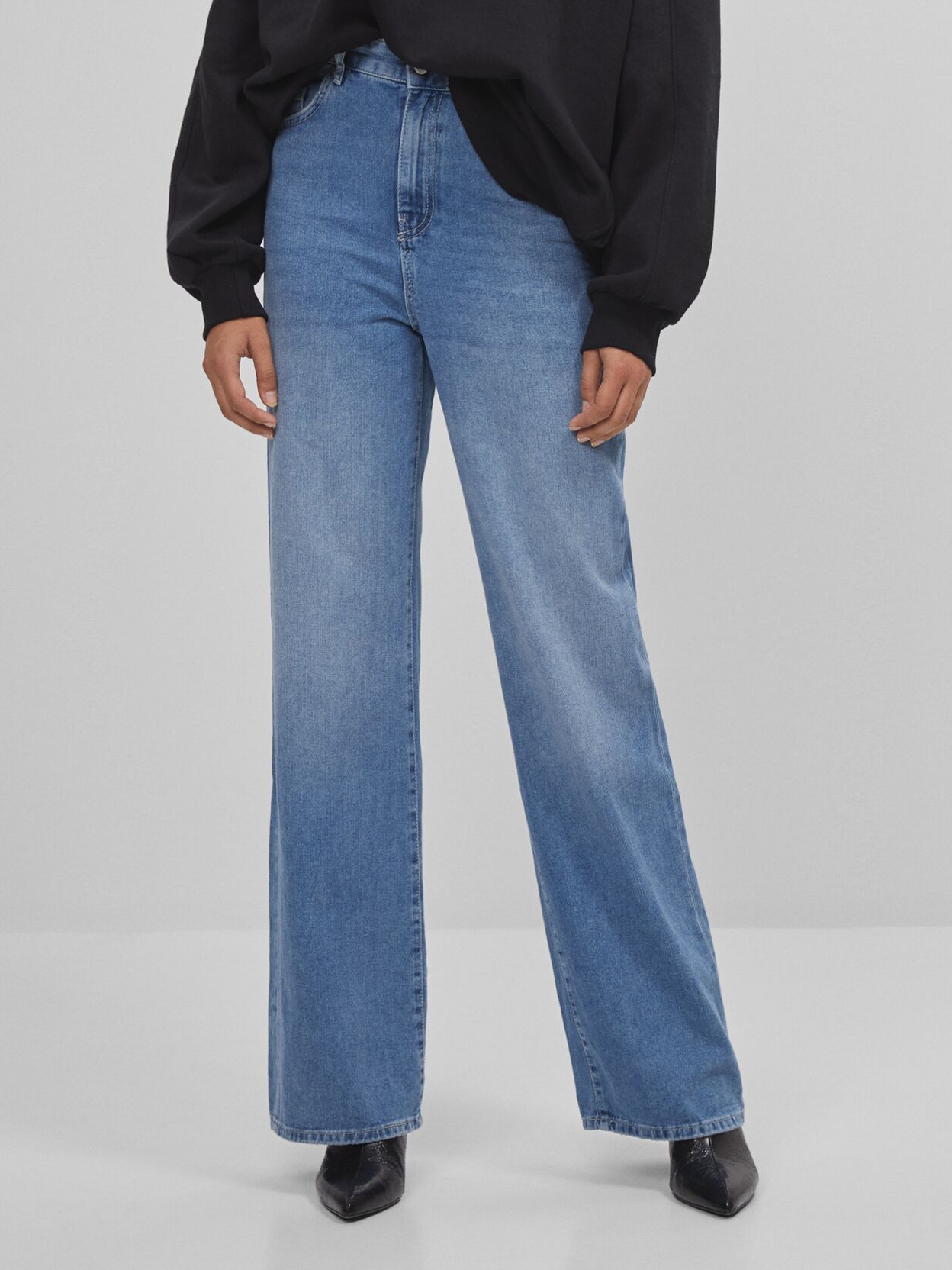 

Джинсы Bershka 0150/220/400 36 Голубой джинс