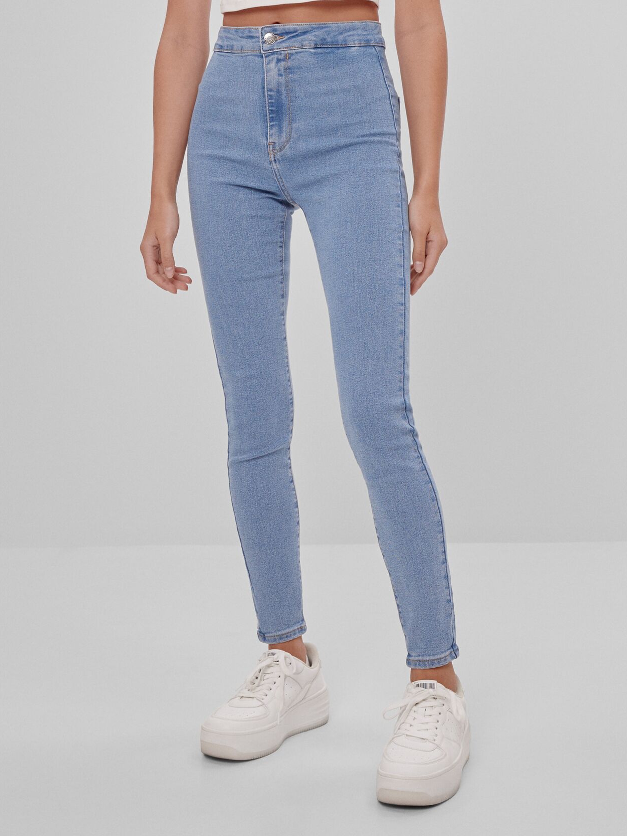 

Джинсы Bershka 0154/074/428 38 Светло-синие