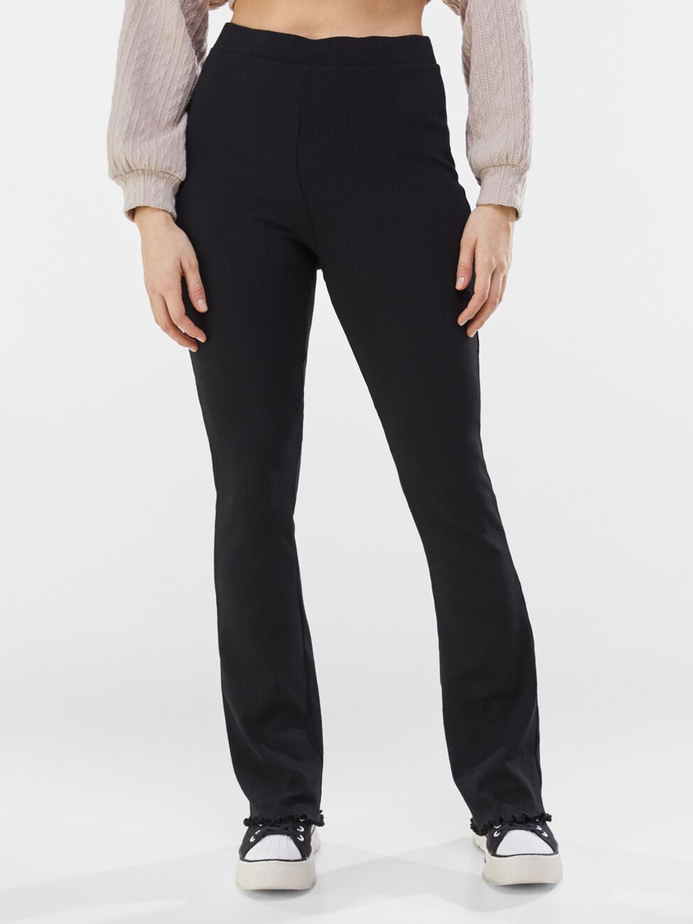 

Брюки Bershka 0250/187/800 S Черные
