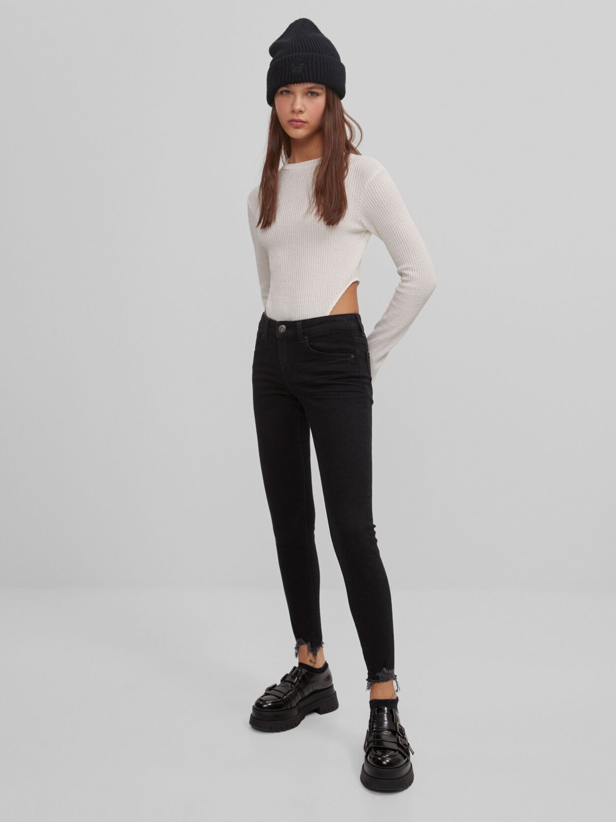 

Джинсы Bershka 5189/352/800 34 Черный джинс