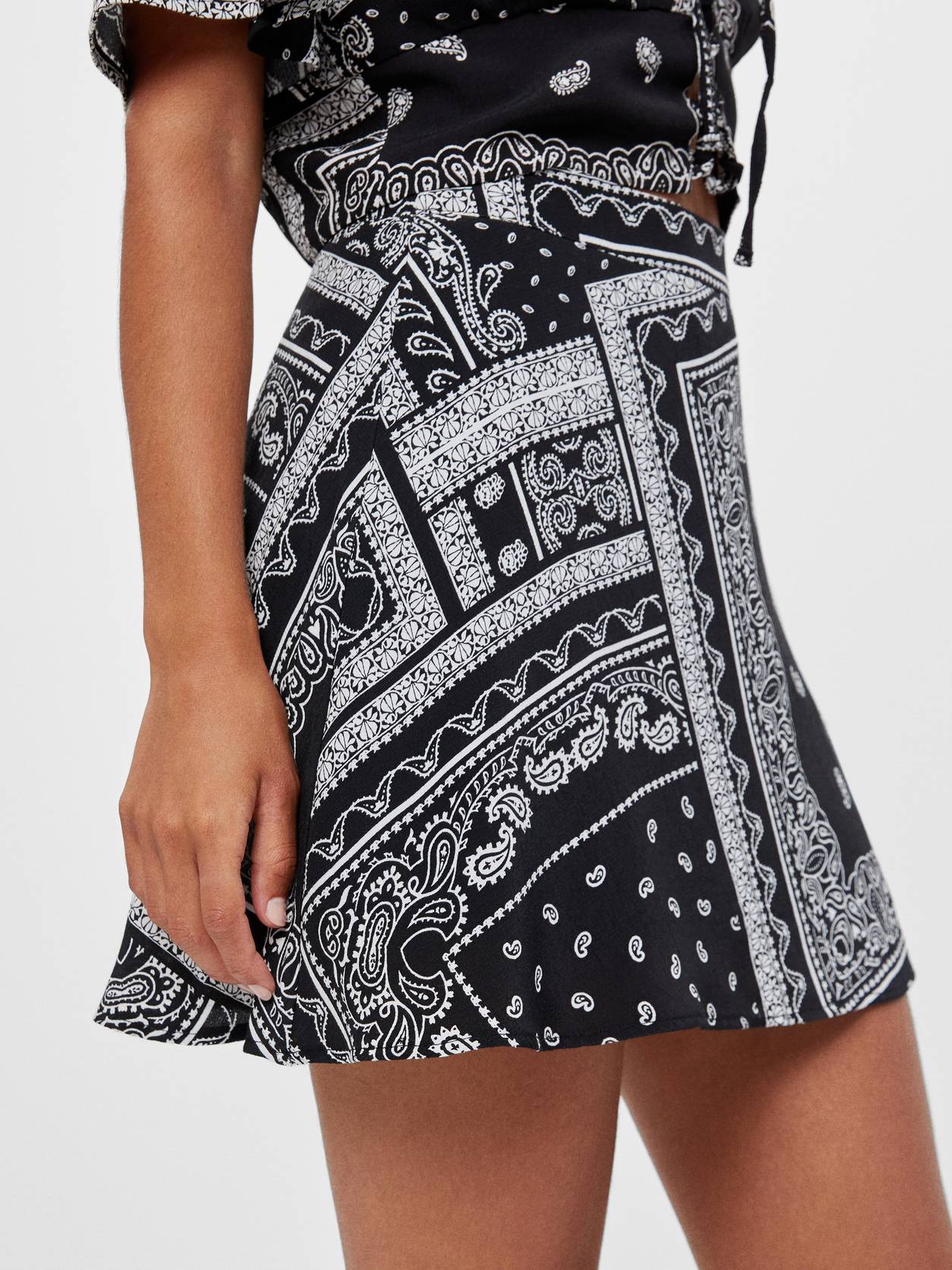 

Юбка Bershka 5675/168/800 L Черная