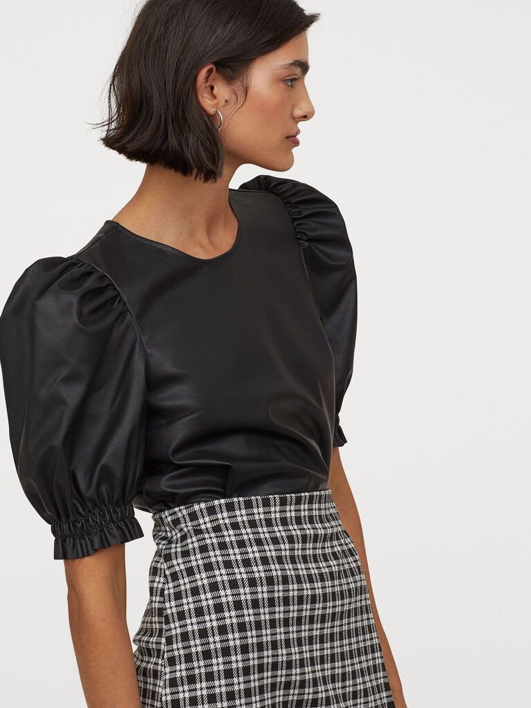 

Блузка H&M 060888403  Черная, Блузка H&M 060888403 34 Черная