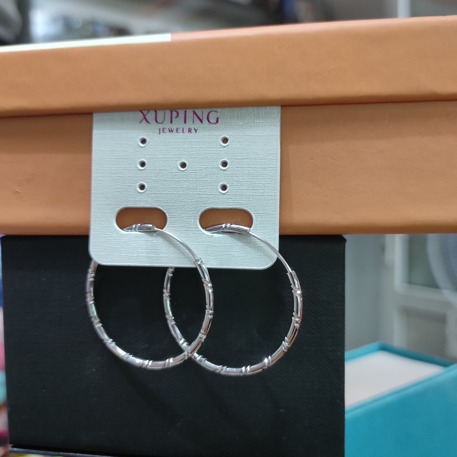 

Серьги Xuping Кольца диаметр 3,5 см посеребренные 99835