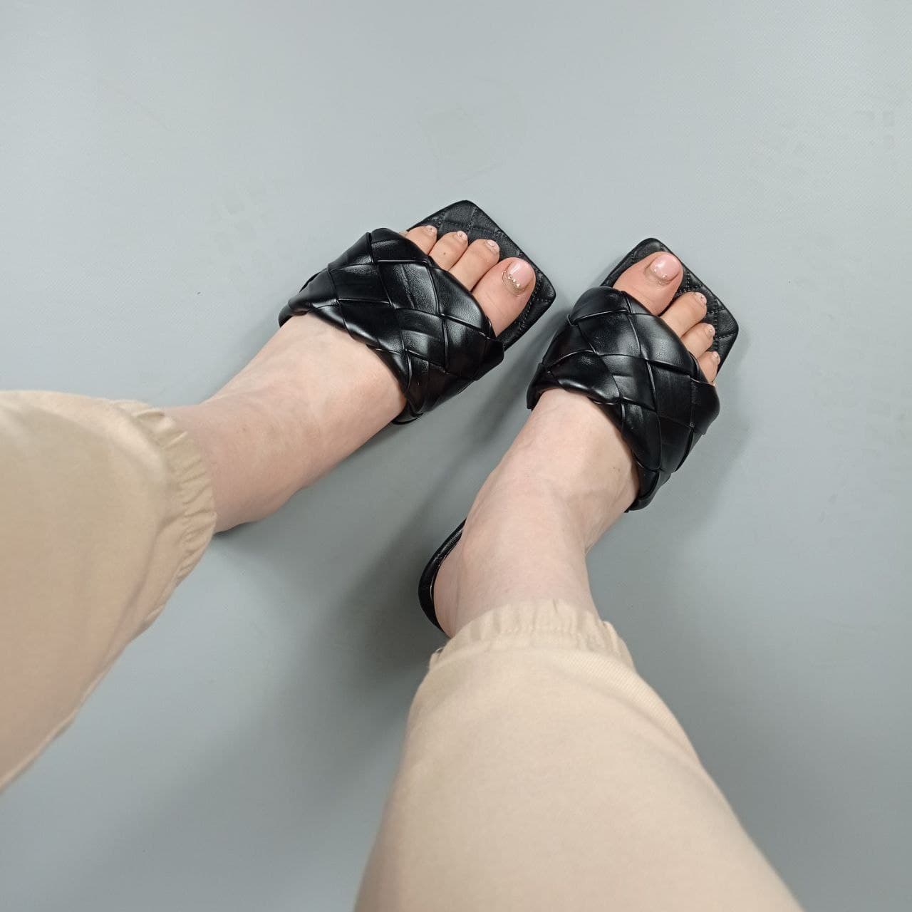

Шлепанцы Stilli L110-1 BLACK 39 Черный (L110-1BK)