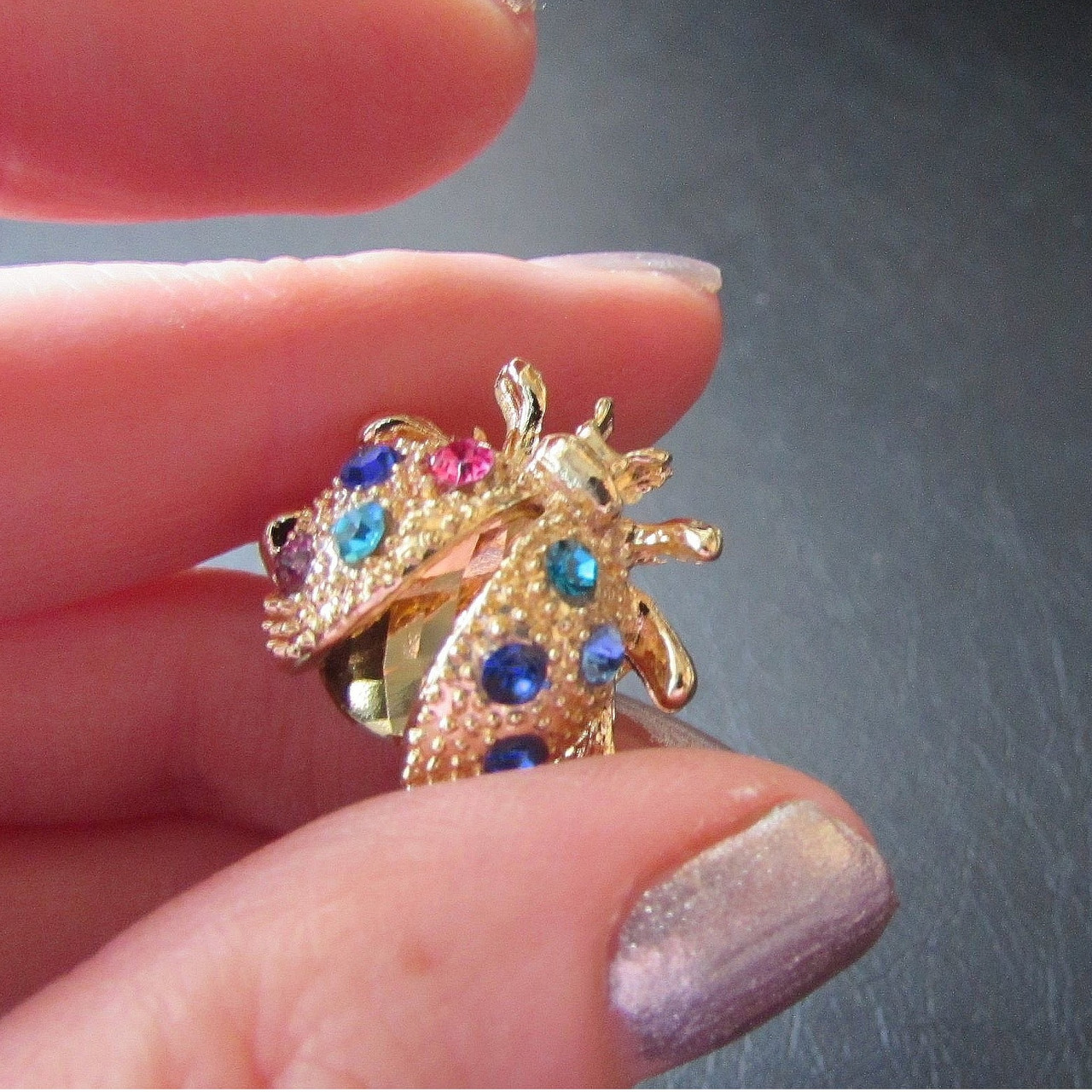 

Брошь в стразах божья коровка желтая Fashion Jewelry 4058