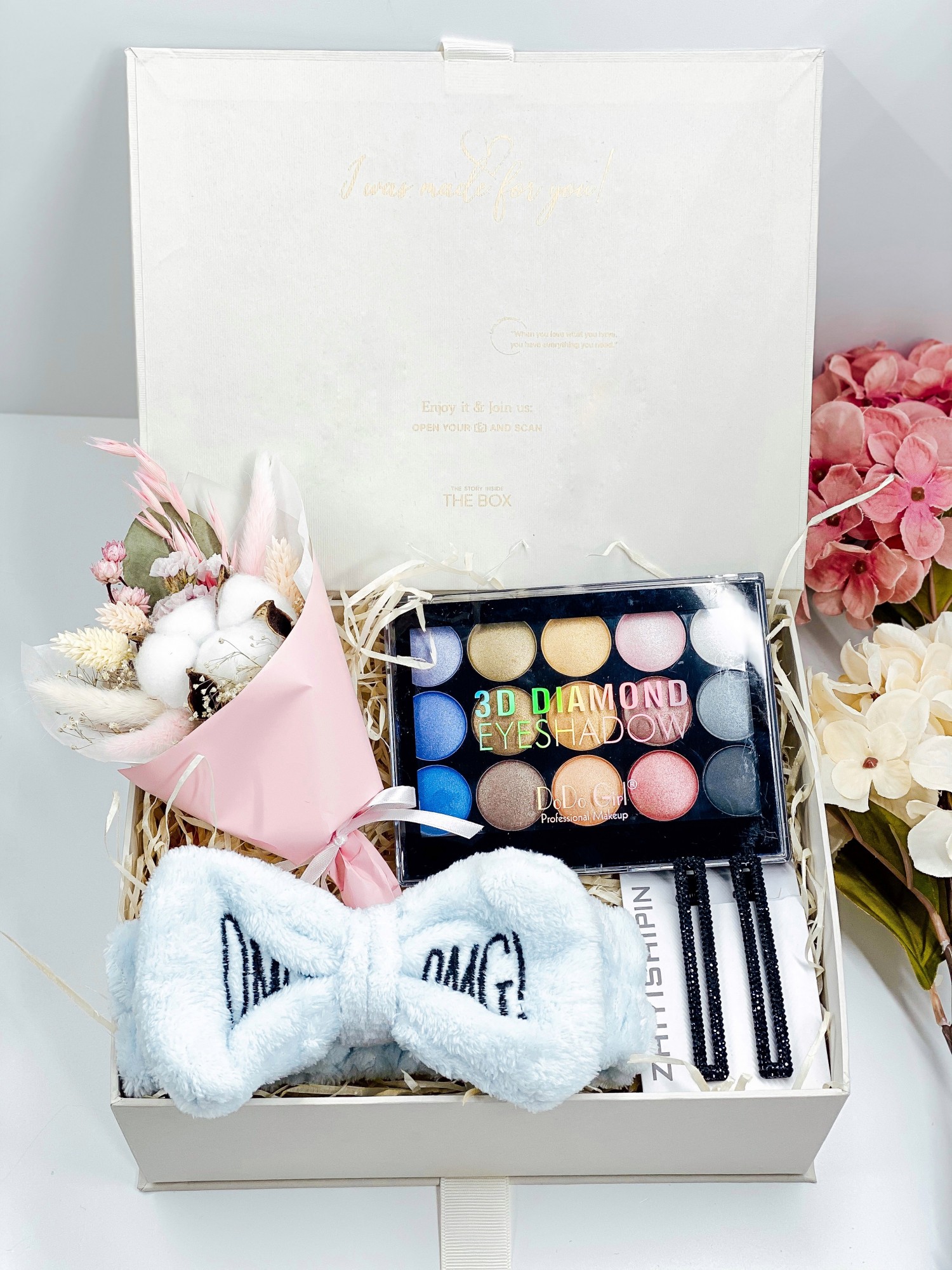

Подарочный набор MAKE UP BOX женский