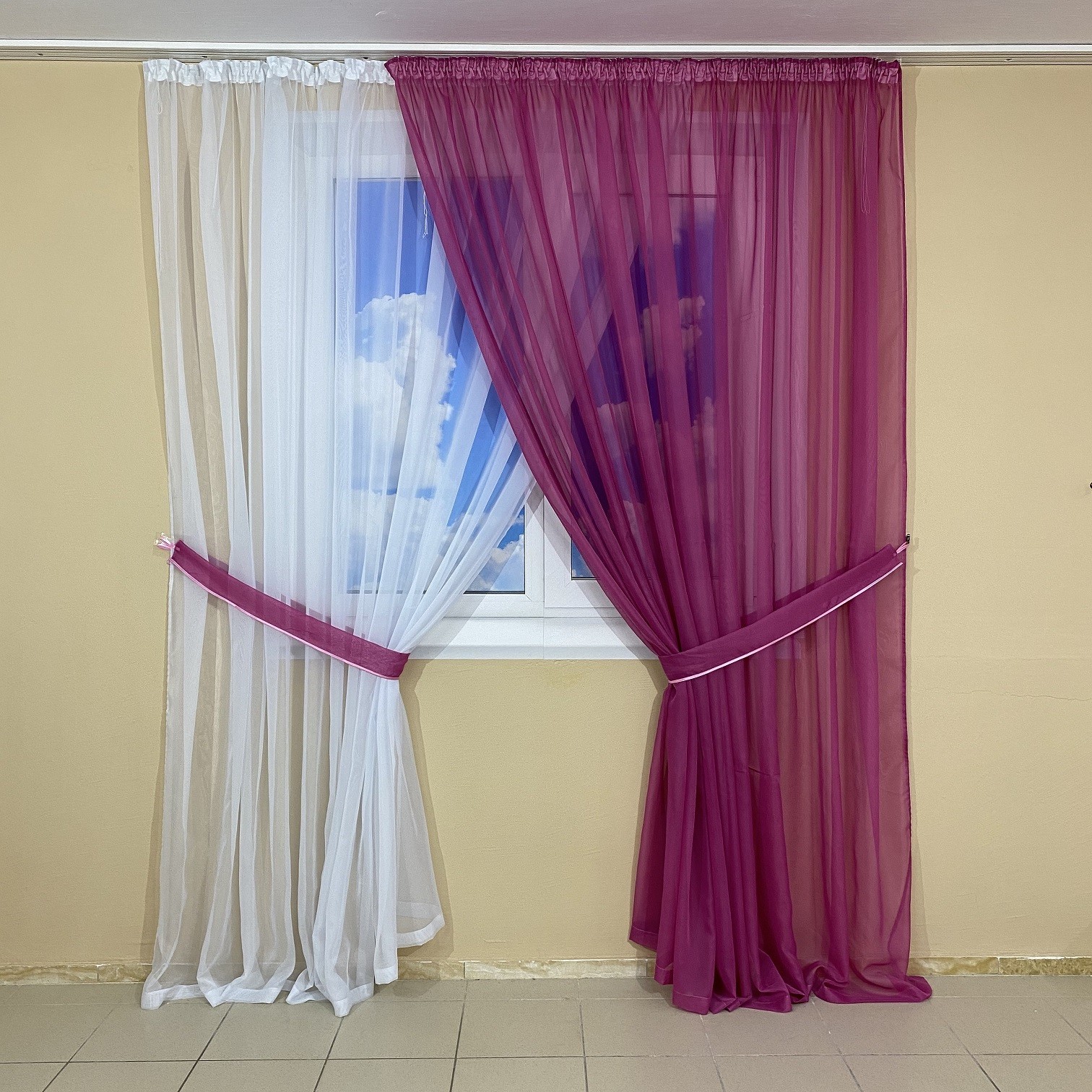 

Комплект шифоновых тюлей TG Home №425 2шт. 3*2,70м и подхваты малиновый+белый
