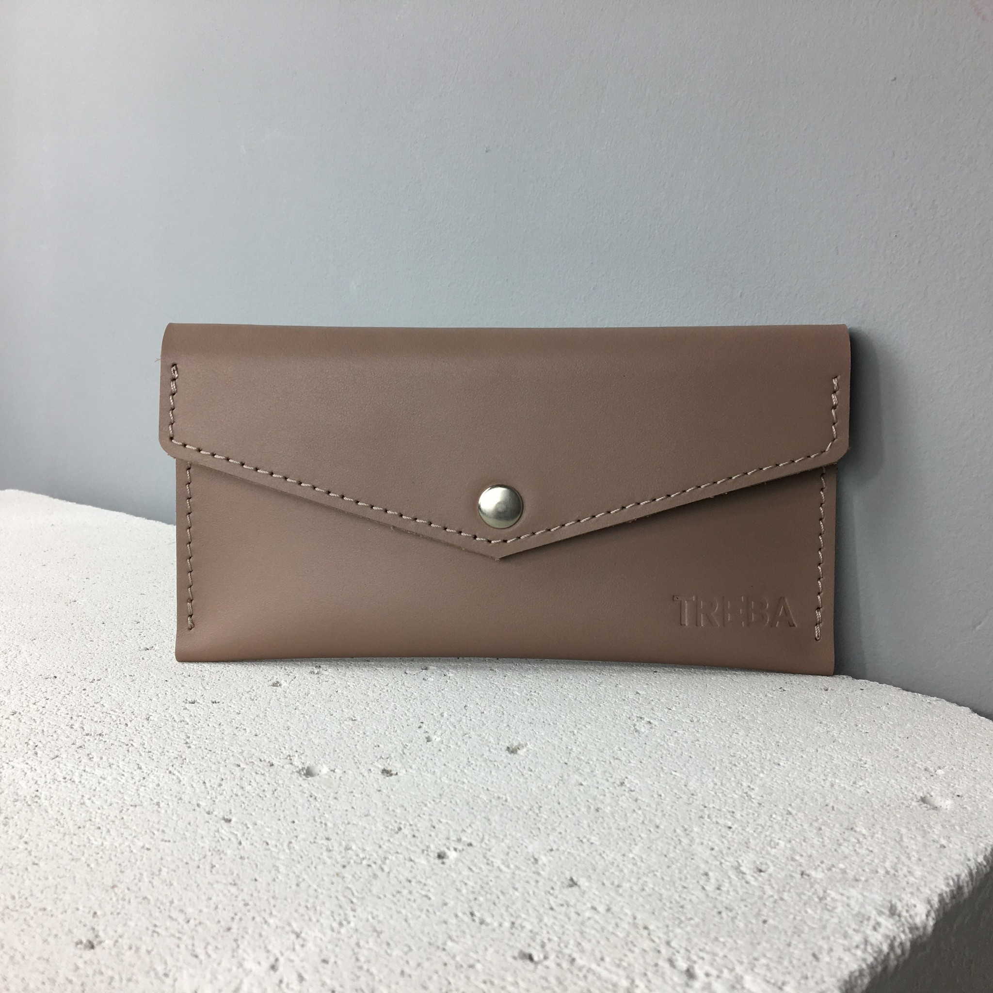 

Женский кожаный кошелек конверт TREBA 30019 Капучино
