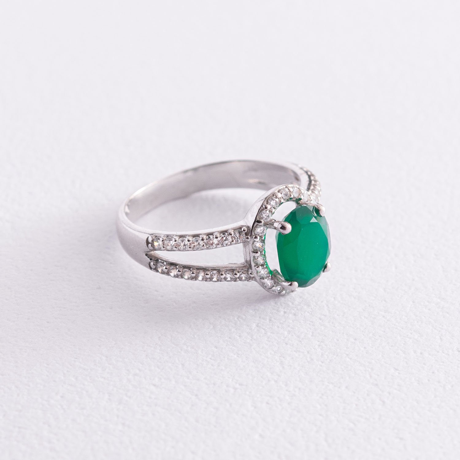 

Серебряное кольцо с агатом и фианитами 1351/1р-GRAG Оникс 15.5