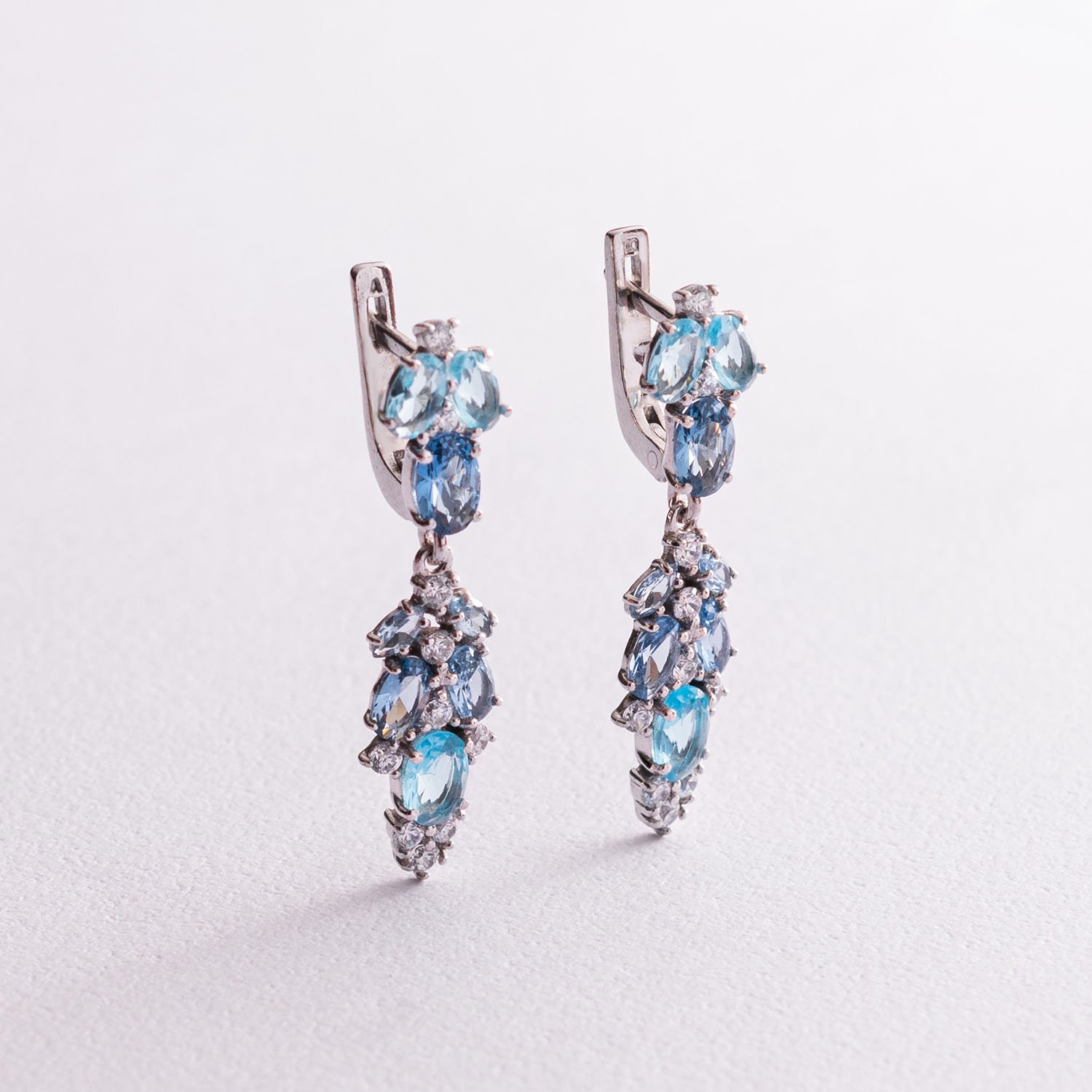

Серебряные серьги с кварцом и фианитами 2950/9р-QLBQS Оникс
