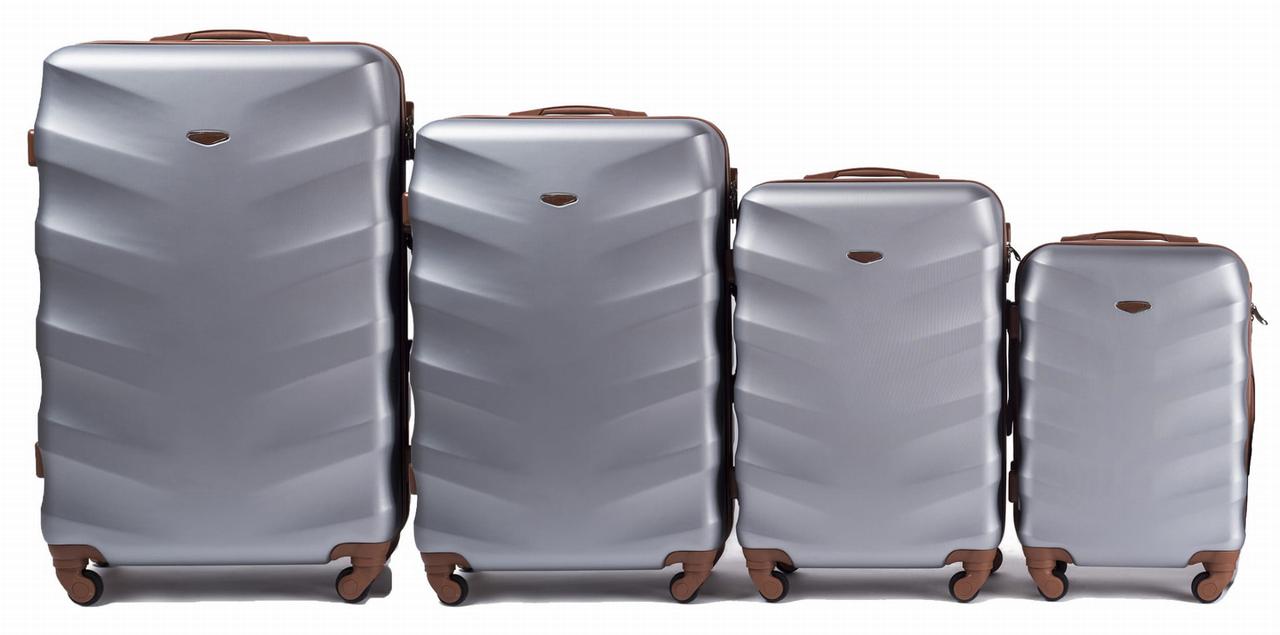 5 чемоданов