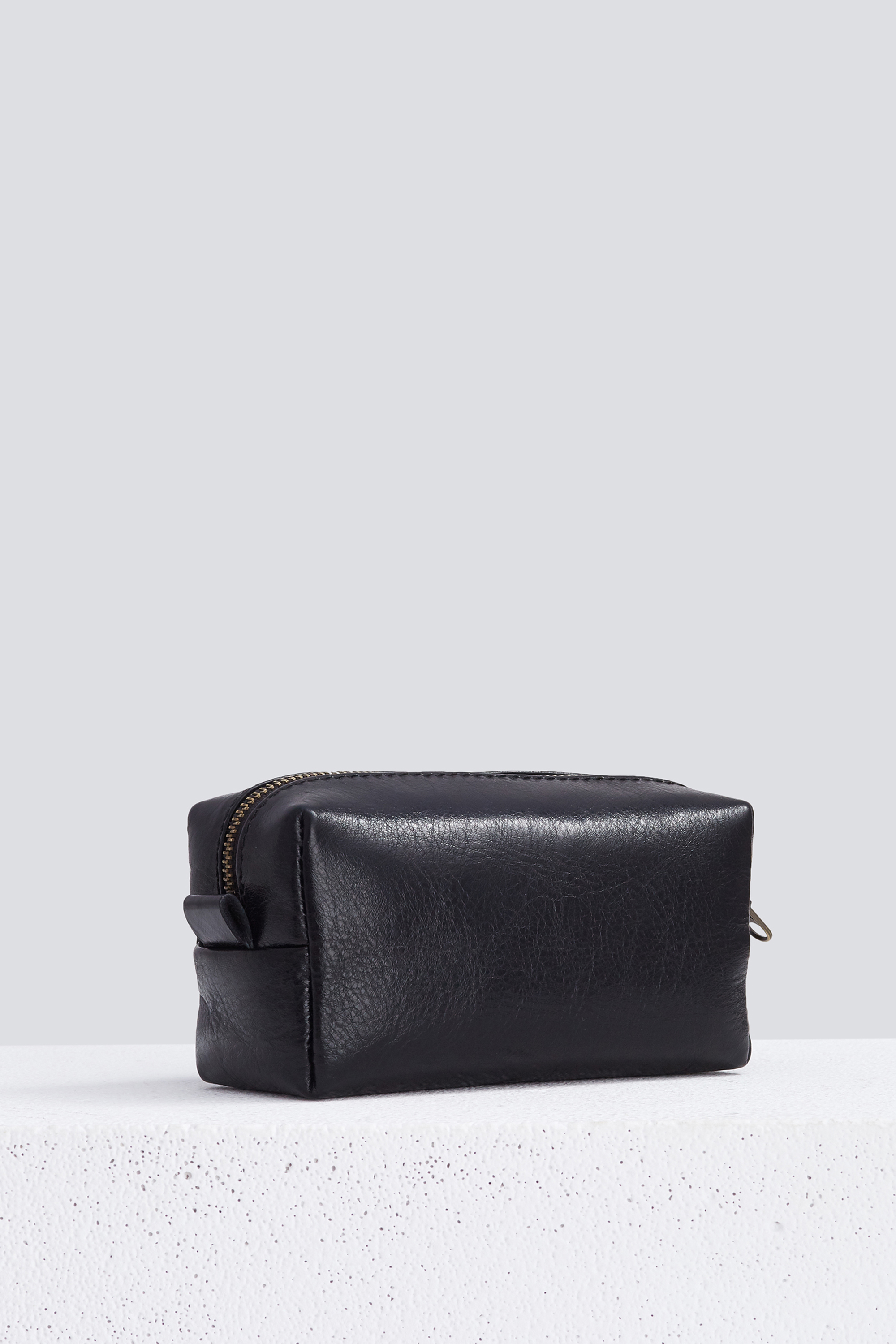 

Косметичка шкіряна Balabanoff Wherry чорна