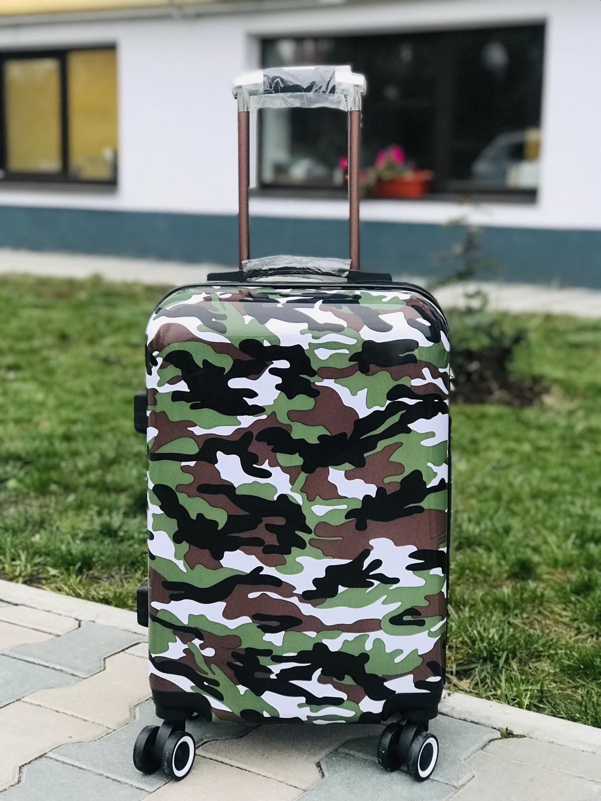 

Чемодан пластиковый для мальчика военный принт