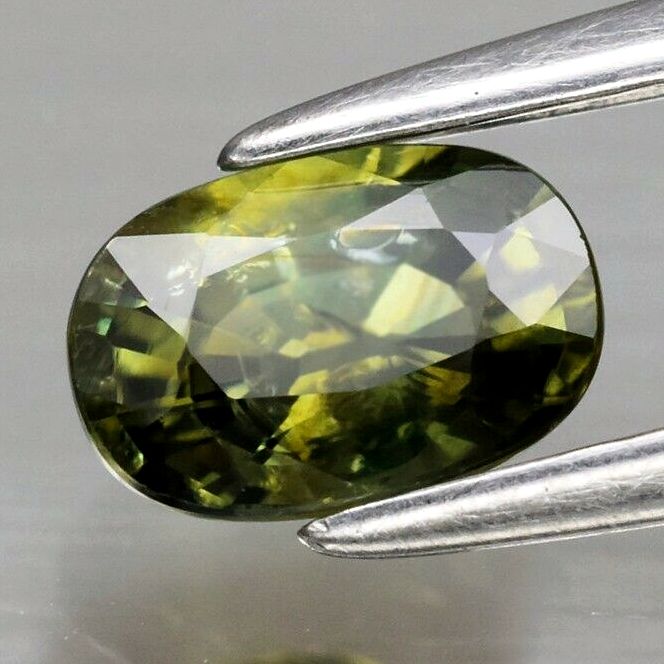 

0.75Ct Натуральный зеленый сапфир 6*4.2мм овал е14748