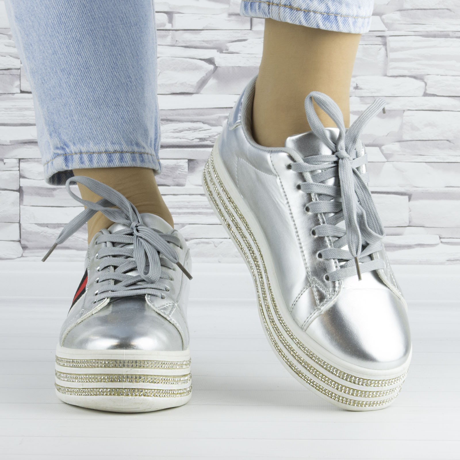 

Кроссовки женские демисезонные Violeta 20-671 silver 41 Серебристый b-264