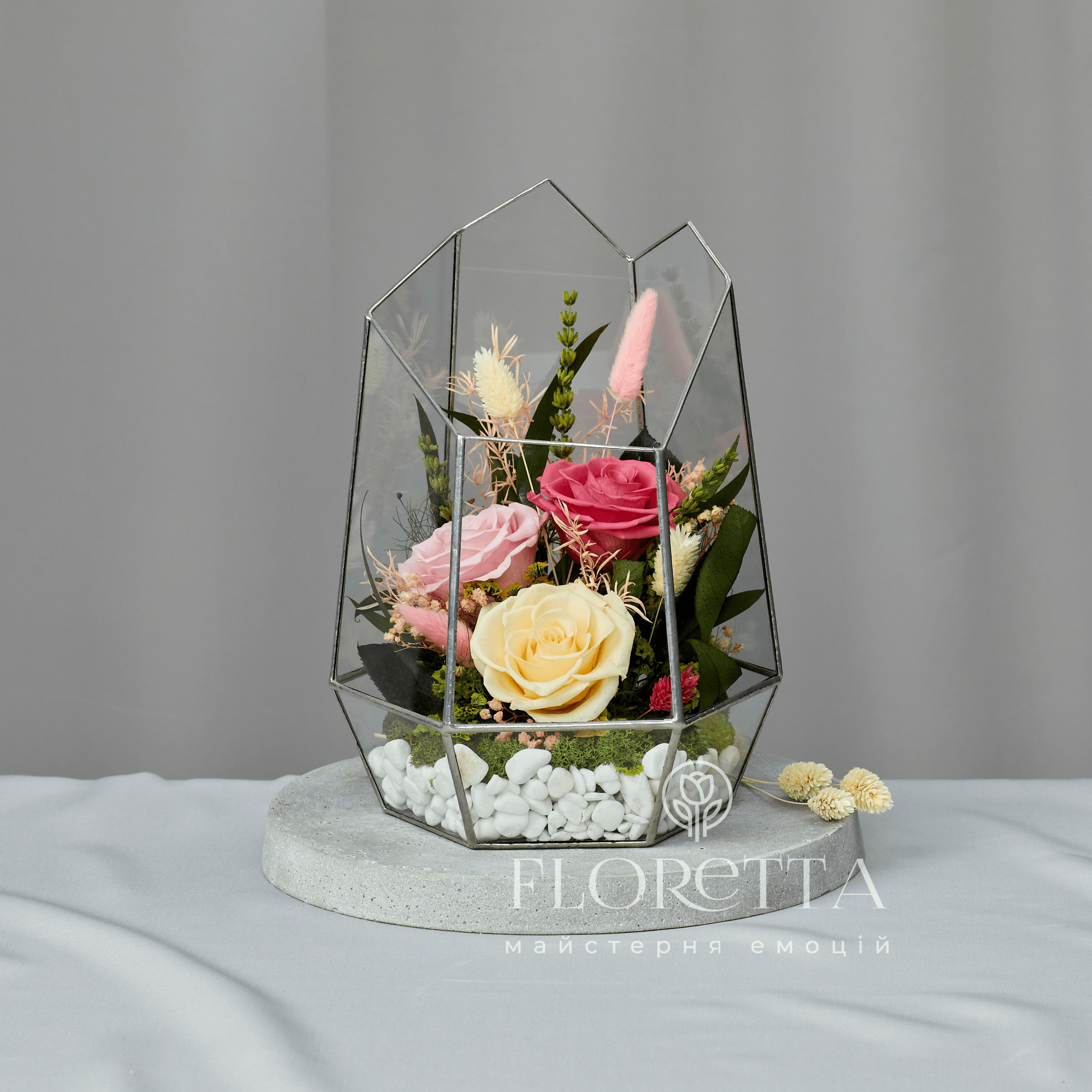 

Флораріум-ваза «Квітковий вальс» з живими стабілізованими квітами