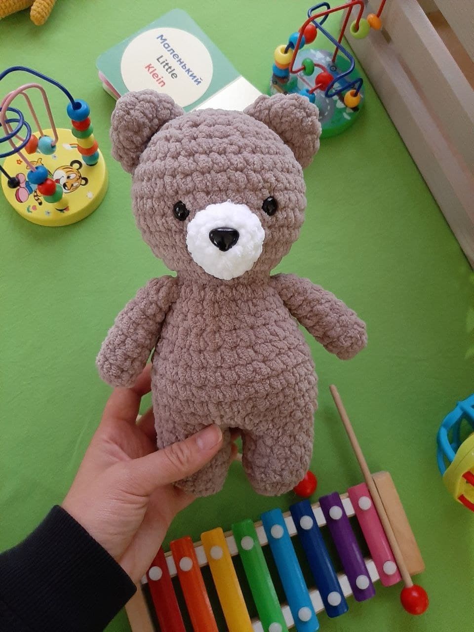 

Мягкая вязаная игрушка Медвежонок бежевый b/02/15/700/24