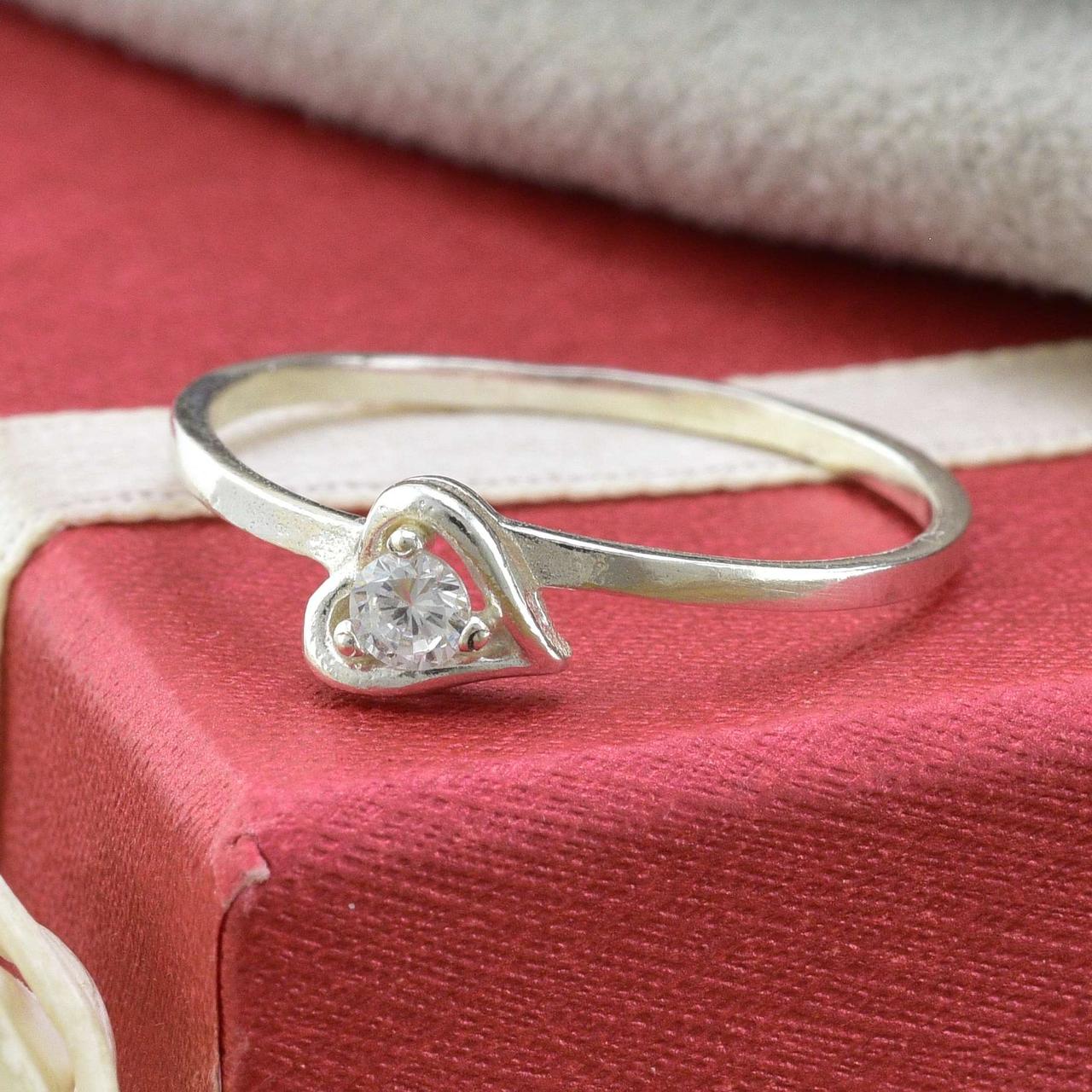 

Серебряное кольцо Ассоль белые фианиты 18