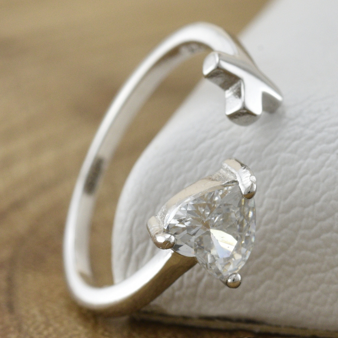 

Серебряное кольцо ТС510346б вставка белые фианиты 15.5