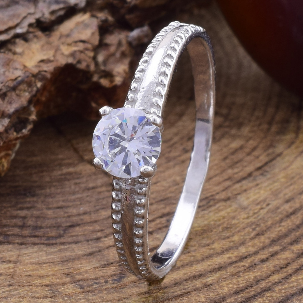 

Серебряное кольцо Настюша вставка белые фианиты 18.5
