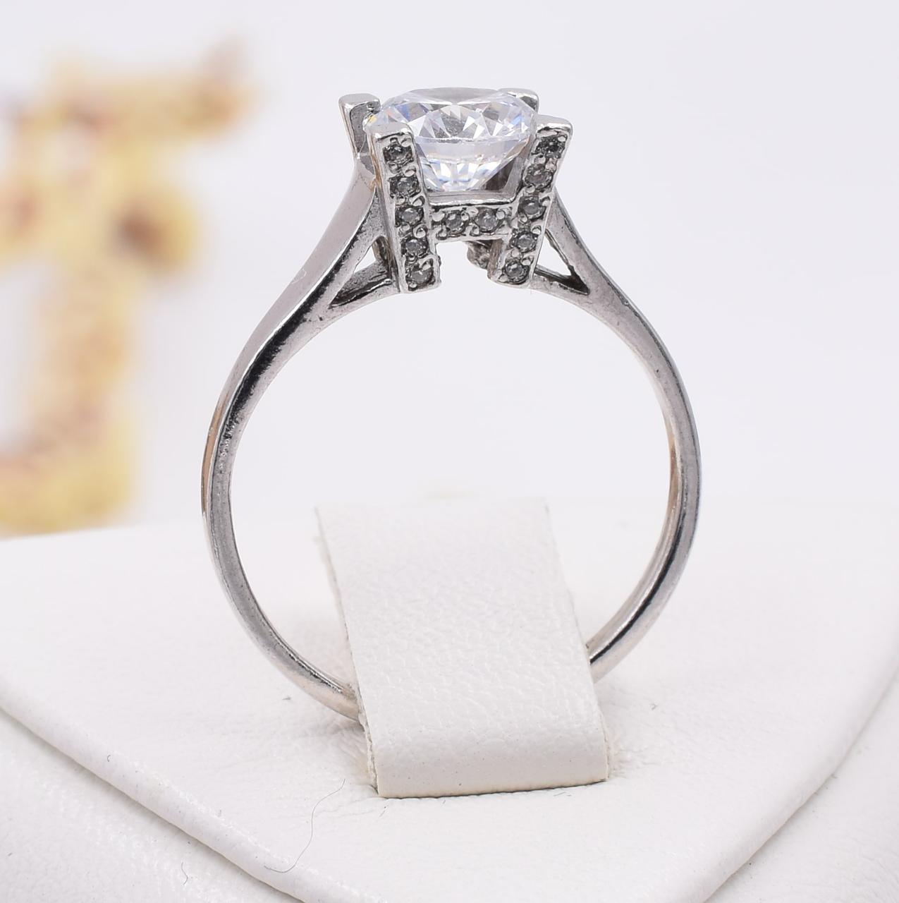 

Серебряное кольцо Марина вставка белые фианиты 17