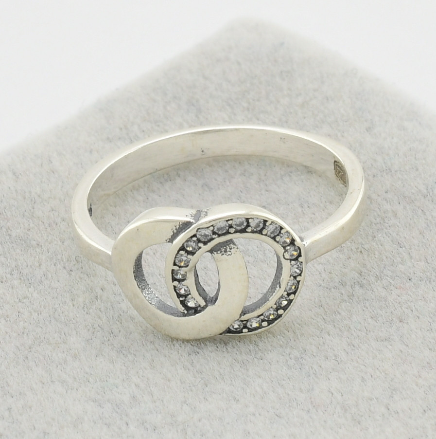 

Серебряное кольцо ТС510299 вставка белые фианиты 17.5