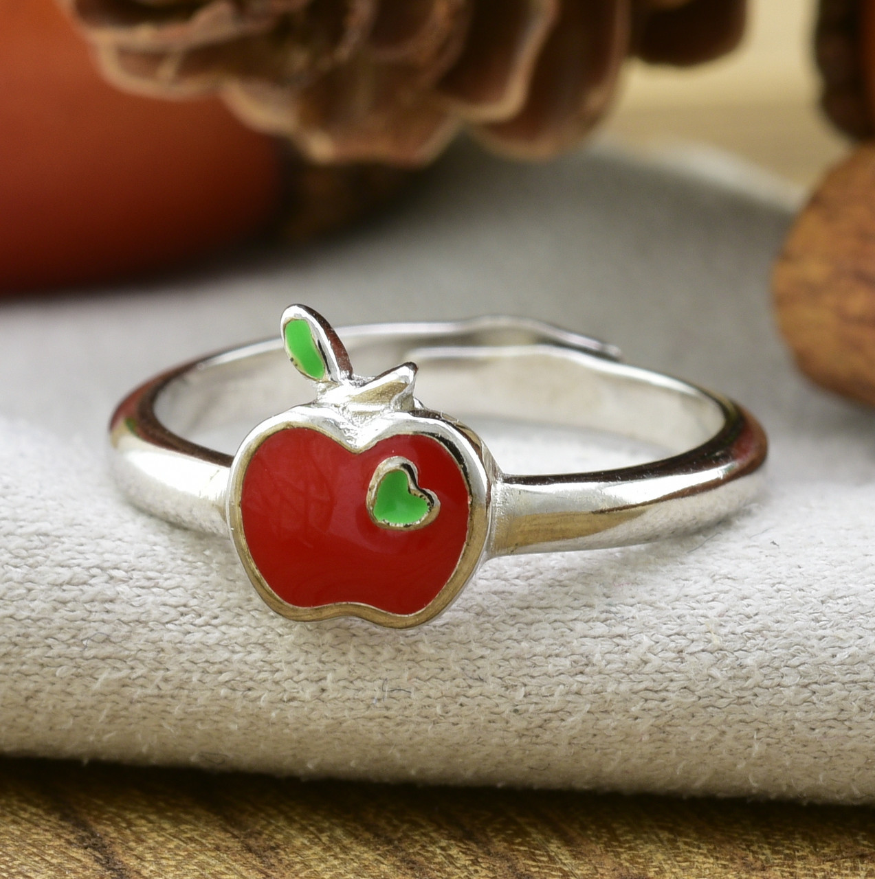 

Серебряное кольцо ТС9510025к вставка красная эмаль 15